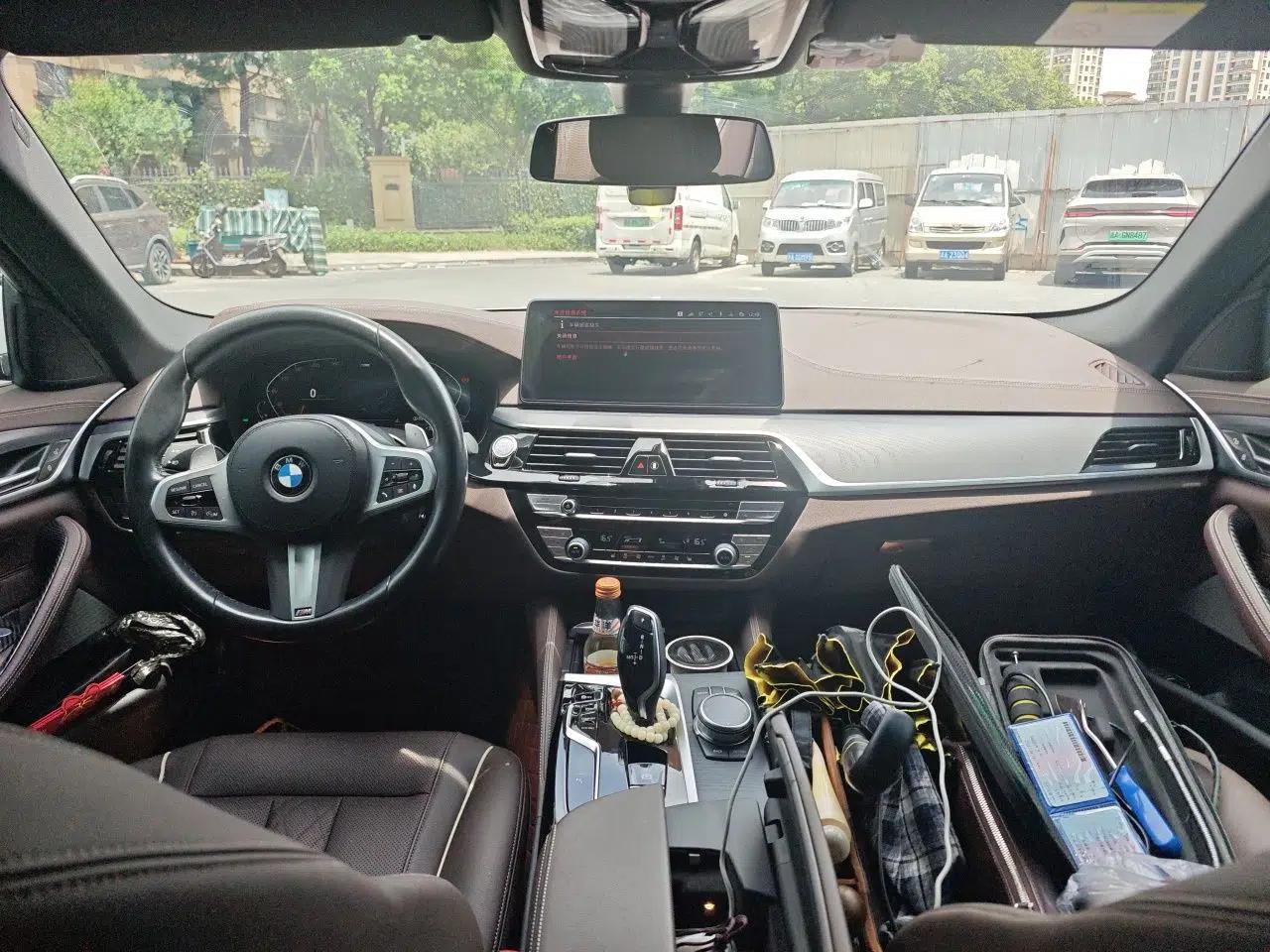 BMW 5 Series 2022 Second Facelift 530Li Leading Edition M Sport Package — миниатюра 9