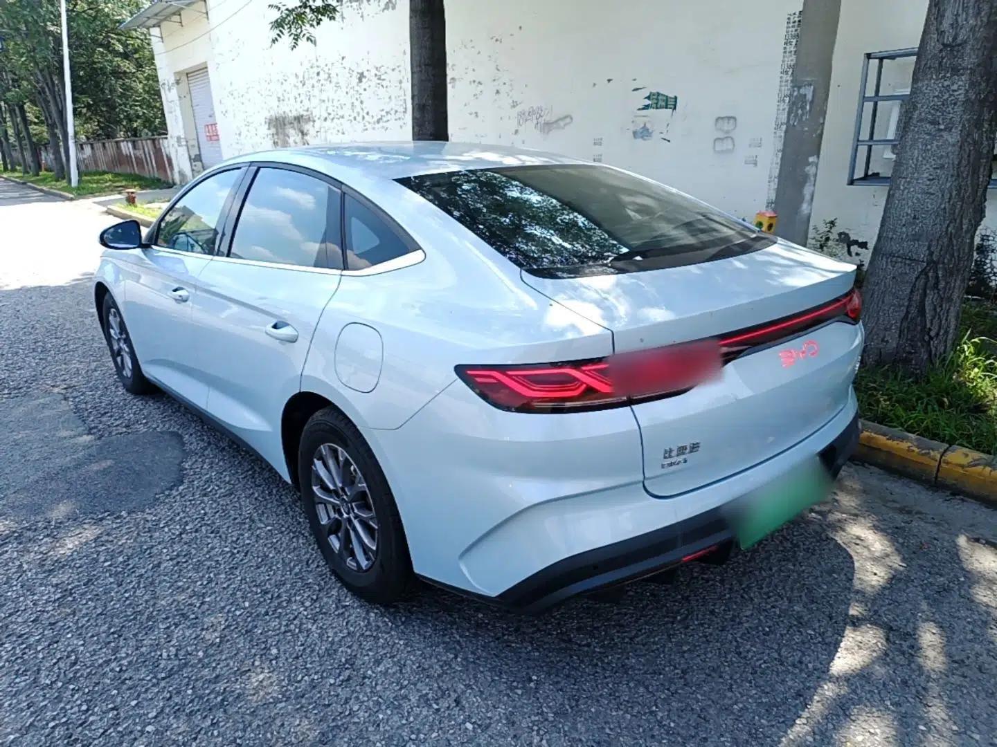BYD Qin L 2024 DM-i 80KM Leading Model — миниатюра 4