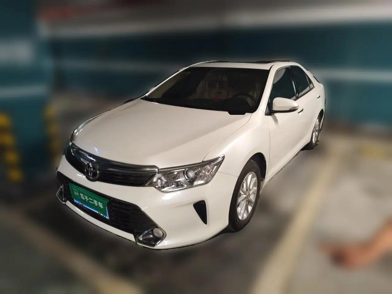 Toyota Camry 2015 2.0E Elite Edition — миниатюра 1