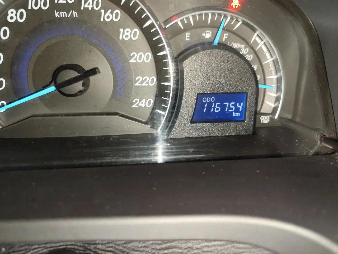 Toyota Camry 2015 2.0E Elite Edition — миниатюра 12