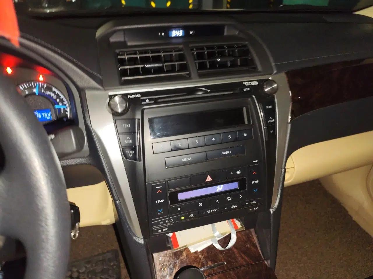 Toyota Camry 2015 2.0E Elite Edition — миниатюра 13