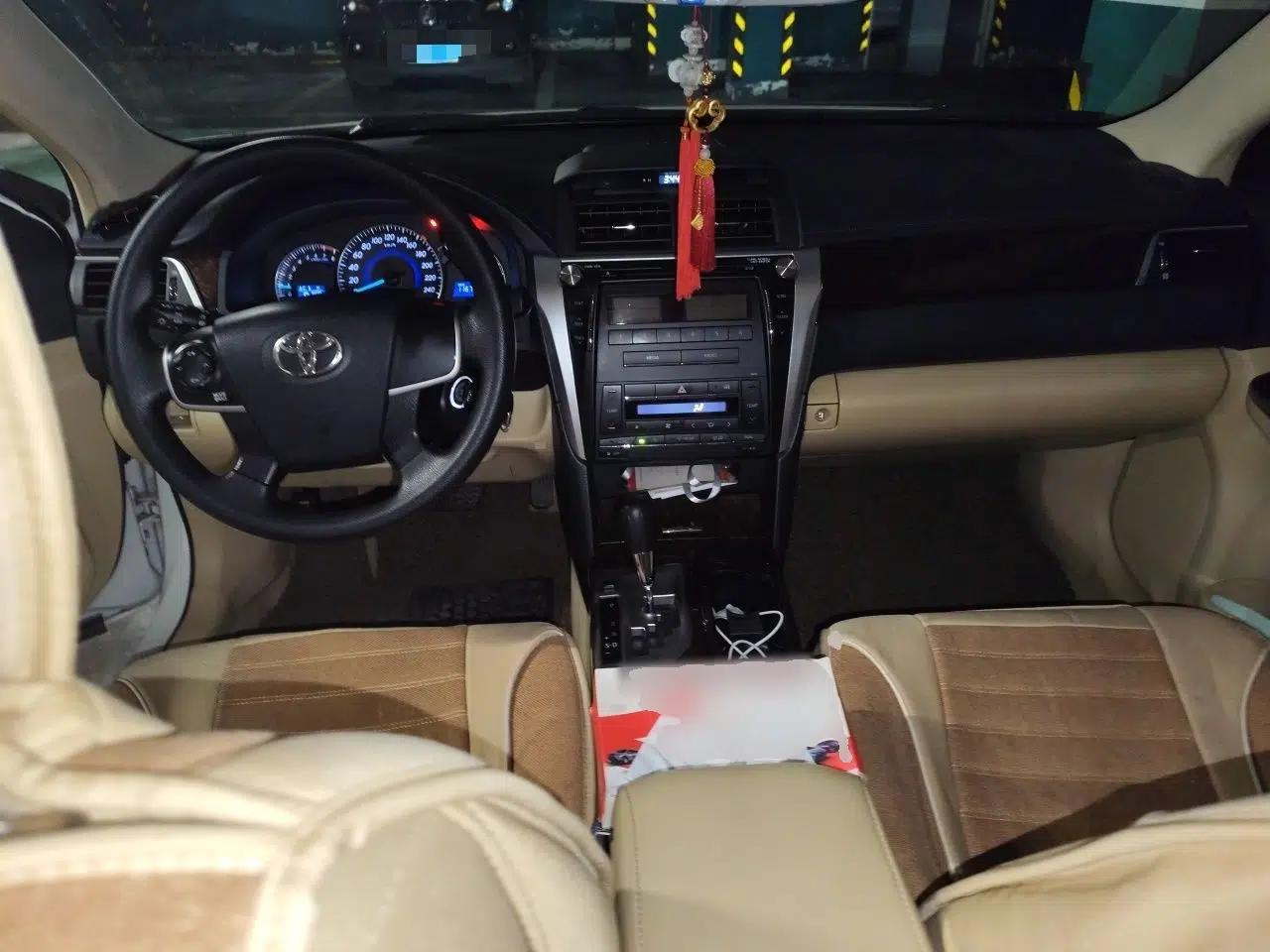 Toyota Camry 2015 2.0E Elite Edition — миниатюра 9