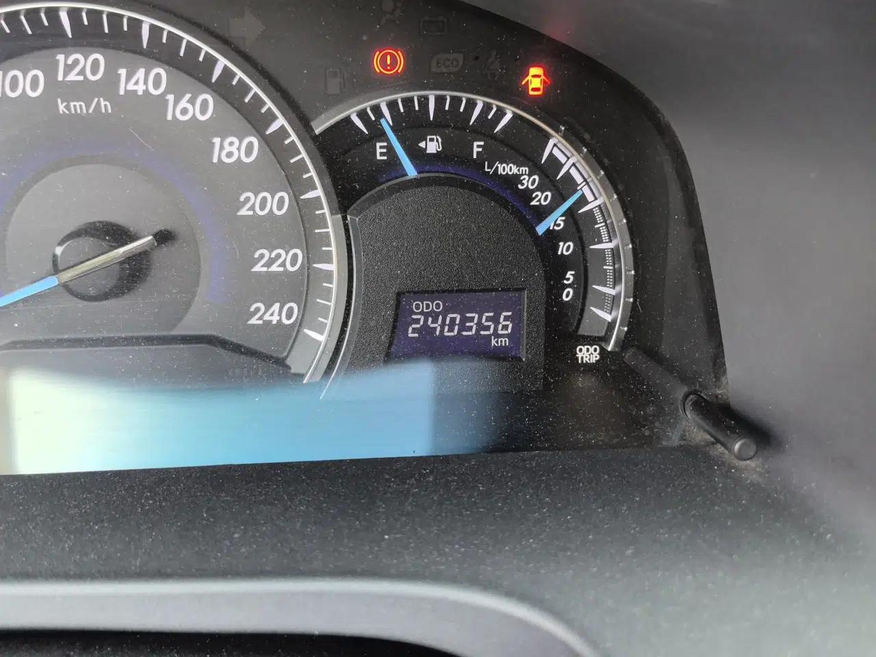 Toyota Camry 2012 2.0G Luxury Edition — миниатюра 12