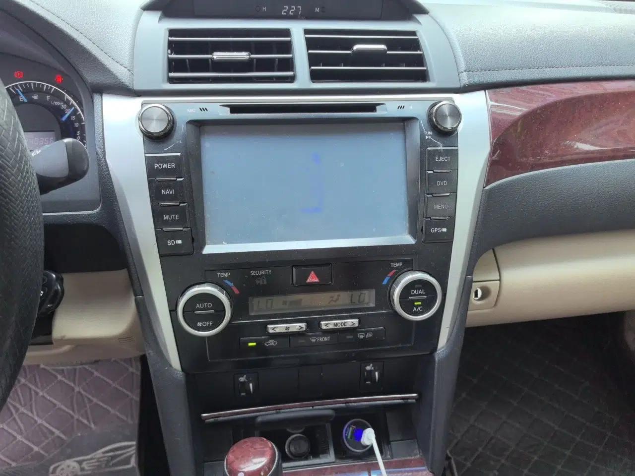 Toyota Camry 2012 2.0G Luxury Edition — миниатюра 13