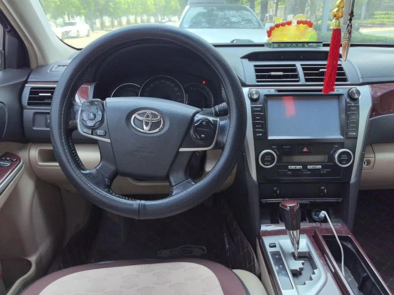 Toyota Camry 2012 2.0G Luxury Edition — миниатюра 10