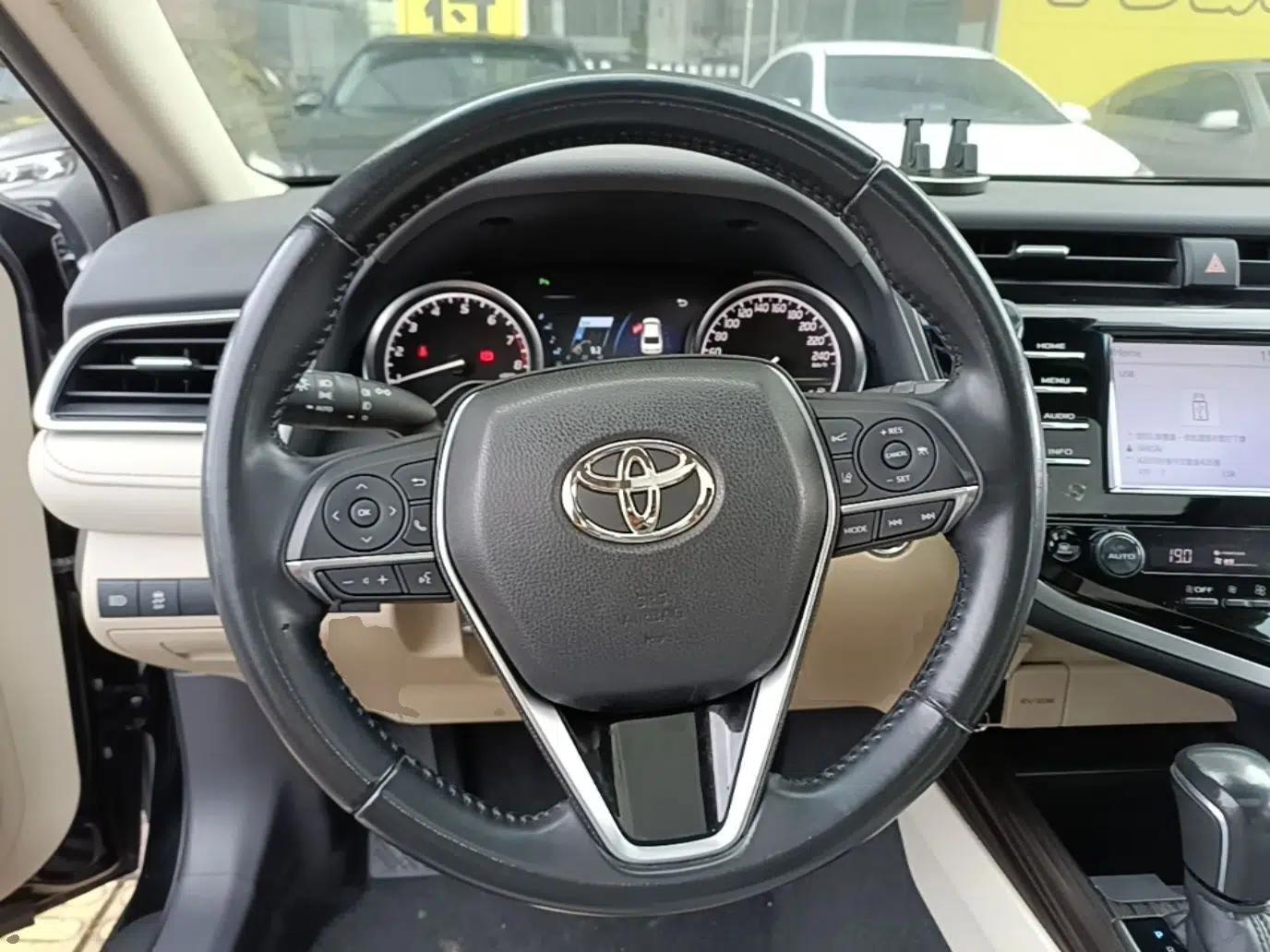 Toyota Camry 2018 2.0G Luxury Edition — миниатюра 13