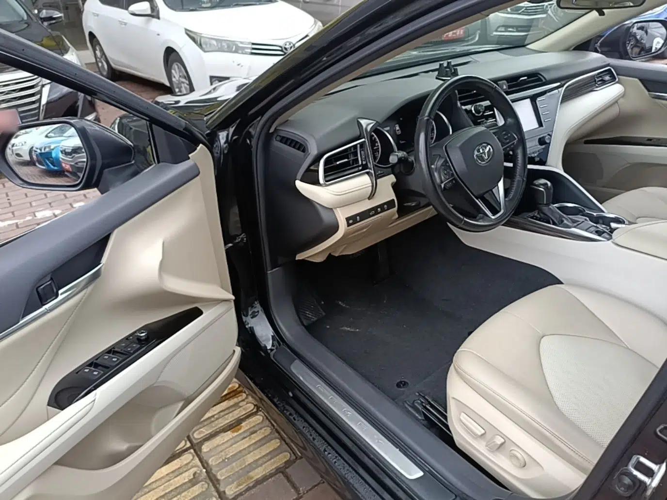 Toyota Camry 2018 2.0G Luxury Edition — миниатюра 18