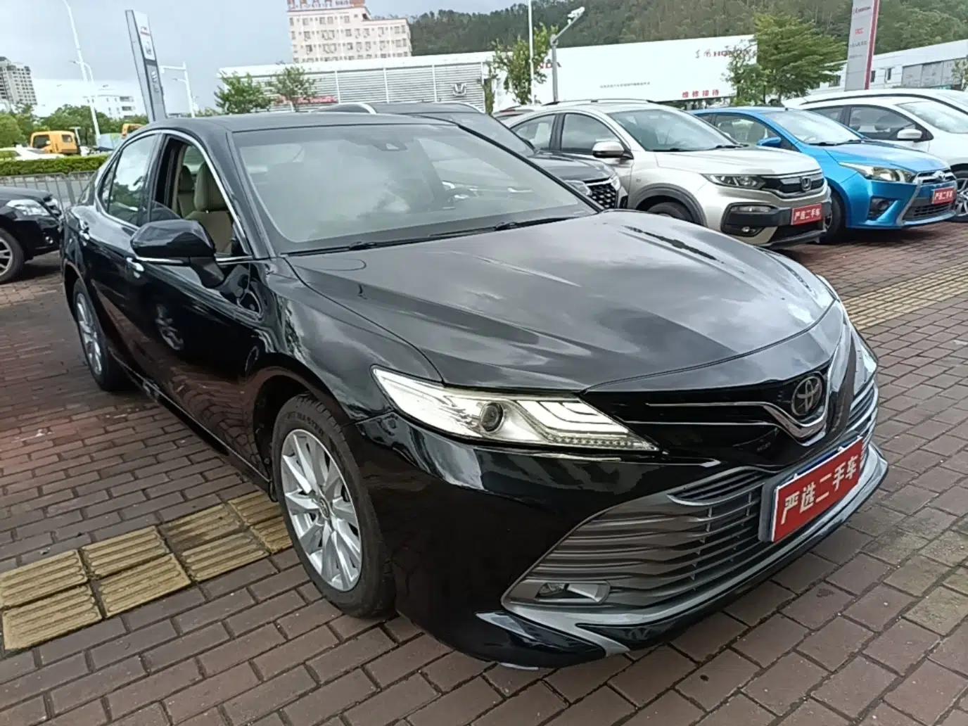 Toyota Camry 2018 2.0G Luxury Edition — миниатюра 3