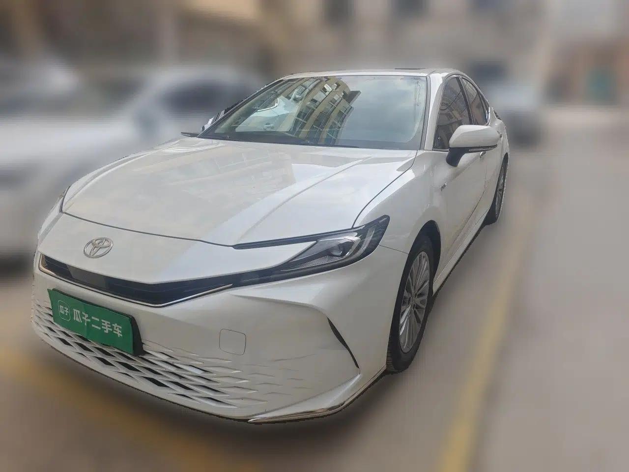 Toyota Camry 2024 Dual-Motor 2.0 HGVP Luxury Edition — миниатюра 1
