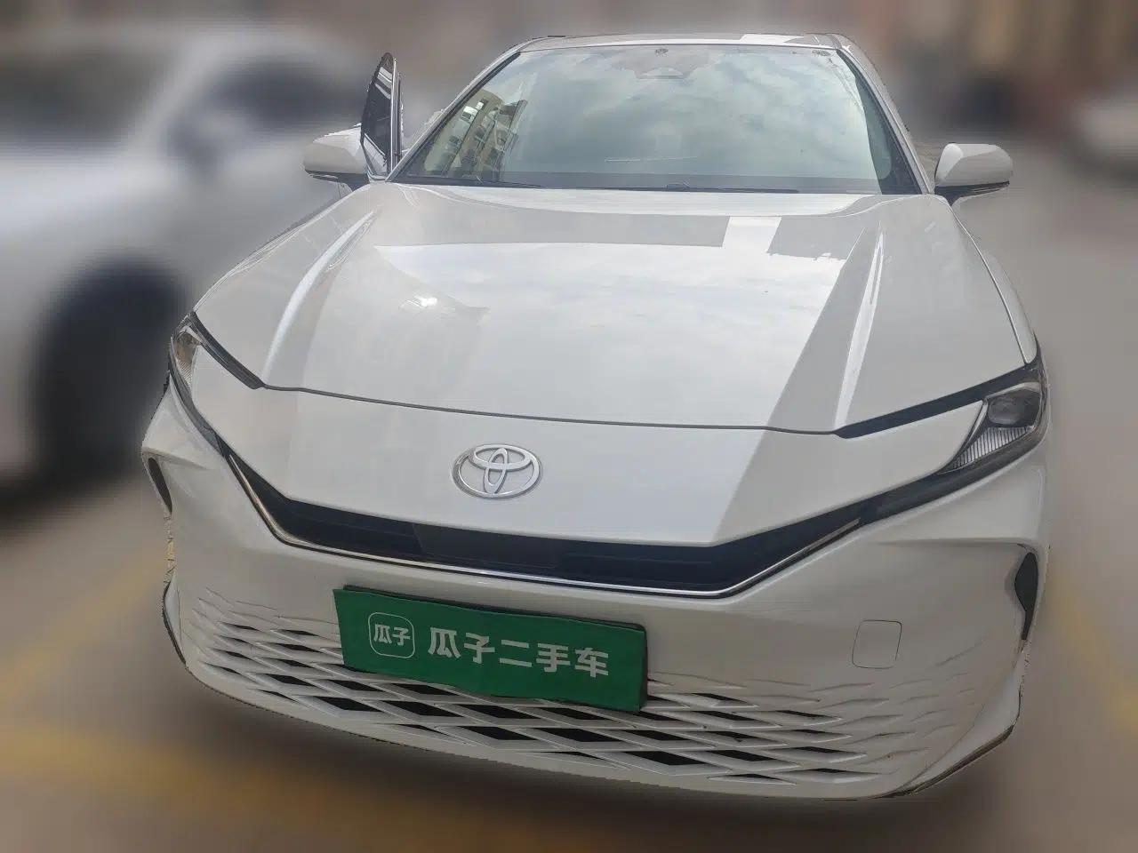 Toyota Camry 2024 Dual-Motor 2.0 HGVP Luxury Edition — миниатюра 2