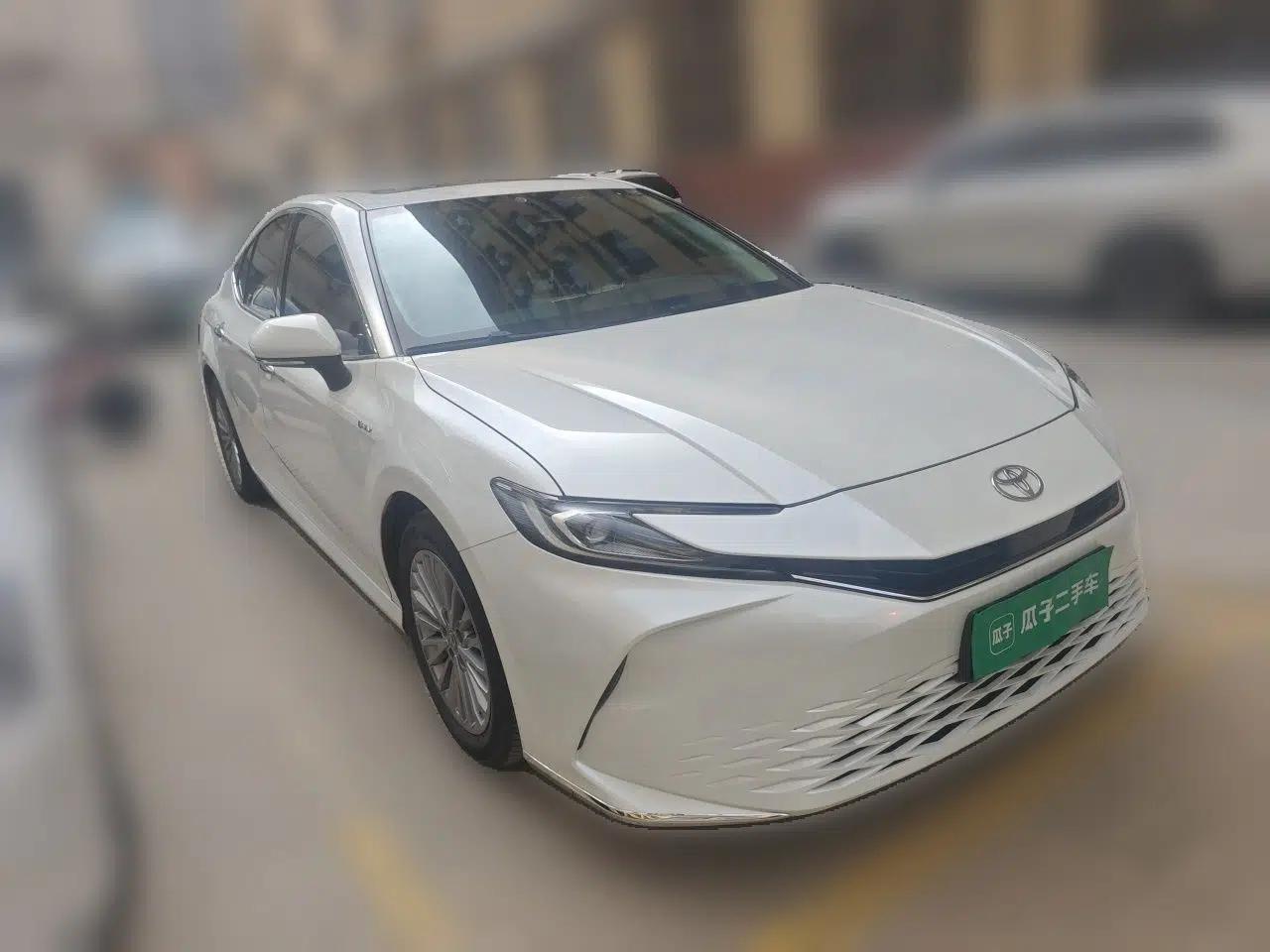 Toyota Camry 2024 Dual-Motor 2.0 HGVP Luxury Edition — миниатюра 3