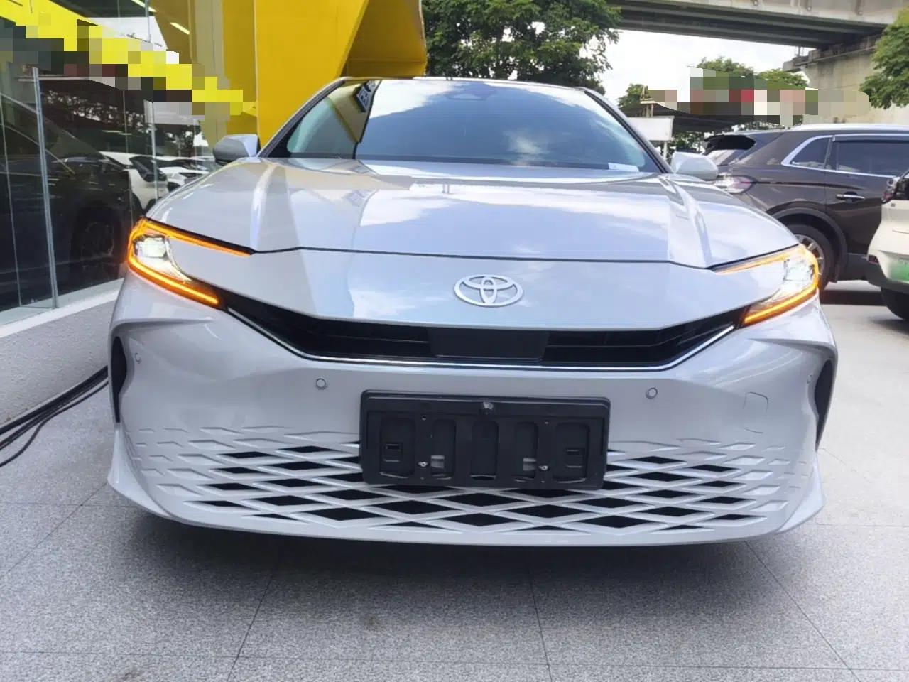 Toyota Camry 2024 Dual-Motor 2.0 HG Premium Edition — миниатюра 2