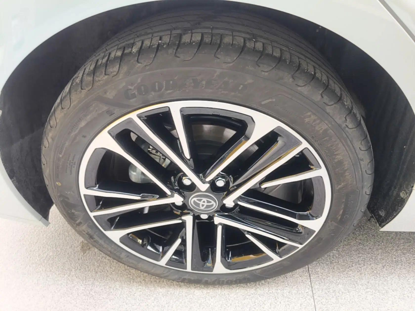 Toyota Camry 2024 Dual-Motor 2.0 HG Premium Edition — миниатюра 11