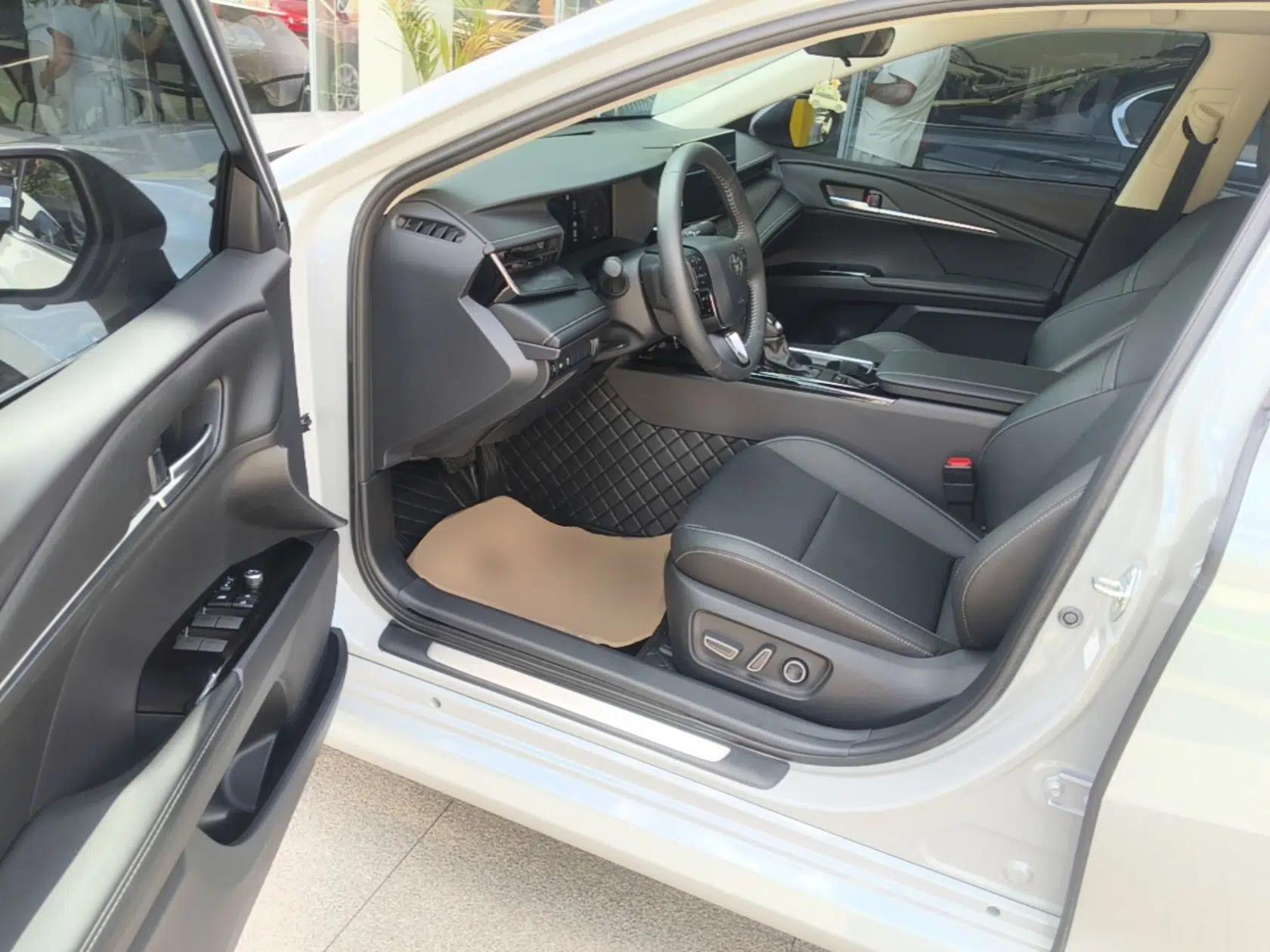 Toyota Camry 2024 Dual-Motor 2.0 HG Premium Edition — миниатюра 18
