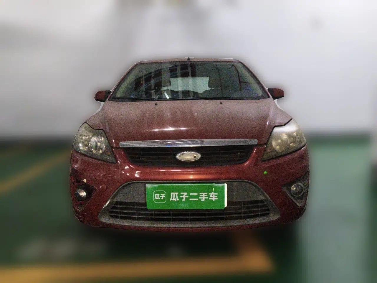 Ford Focus 2011 Hatchback 1.8L Automatic Fashion Edition — миниатюра 2