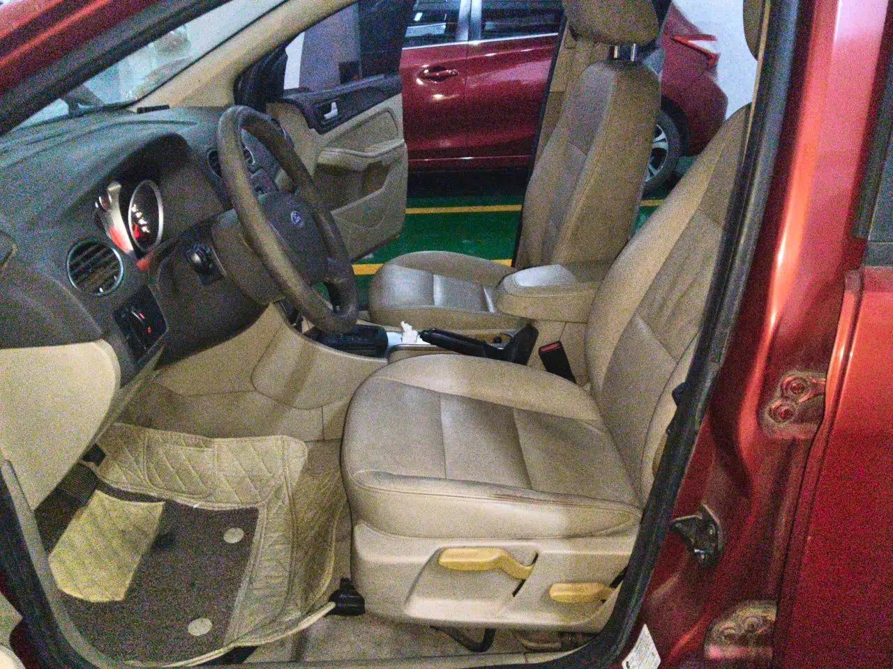 Ford Focus 2011 Hatchback 1.8L Automatic Fashion Edition — миниатюра 15