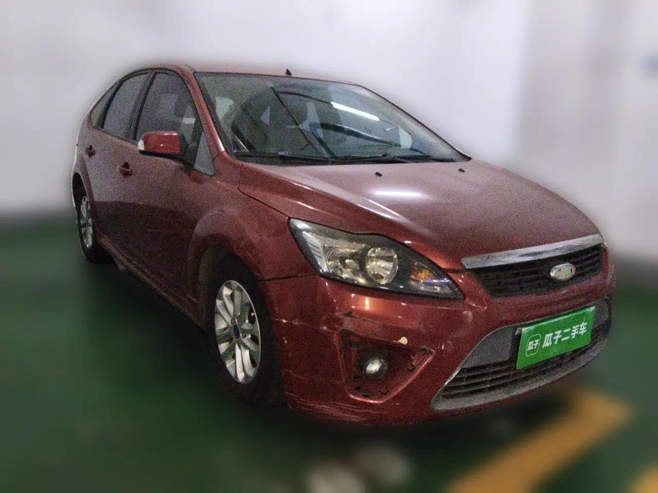 Ford Focus 2011 Hatchback 1.8L Automatic Fashion Edition — миниатюра 3