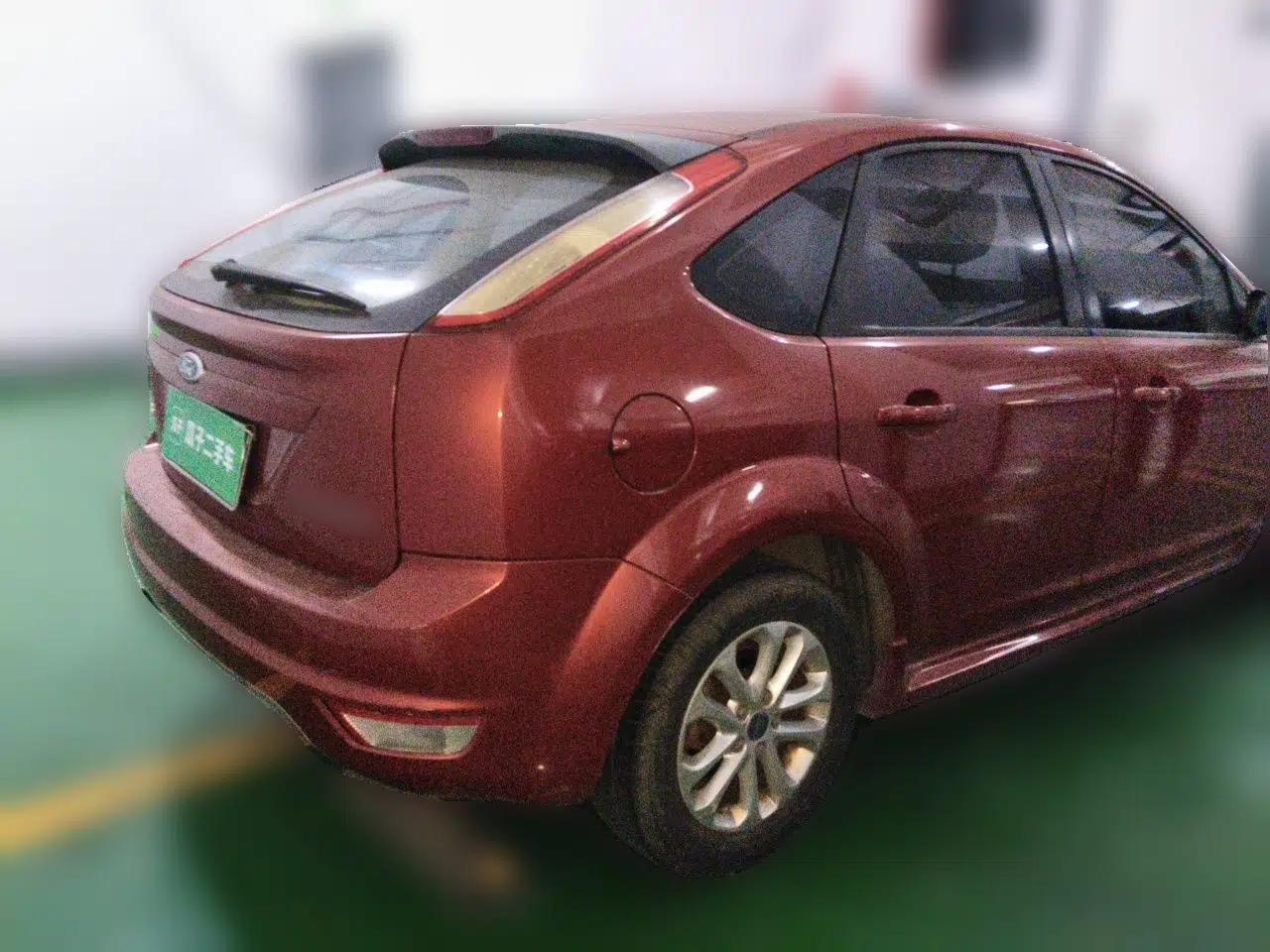 Ford Focus 2011 Hatchback 1.8L Automatic Fashion Edition — миниатюра 6