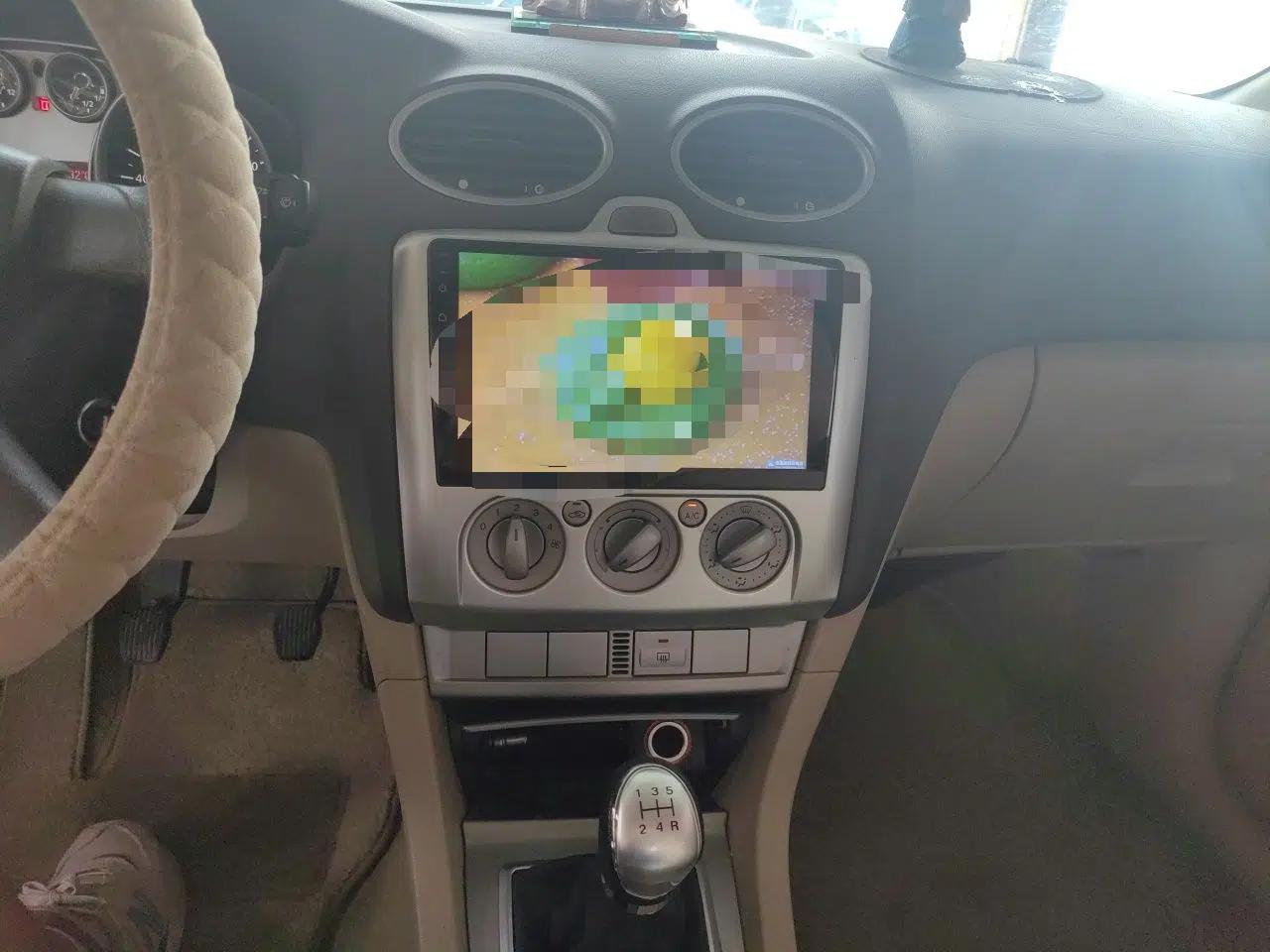 Ford Focus 2013 Sedan Classic 1.8L Manual Base Model — миниатюра 13