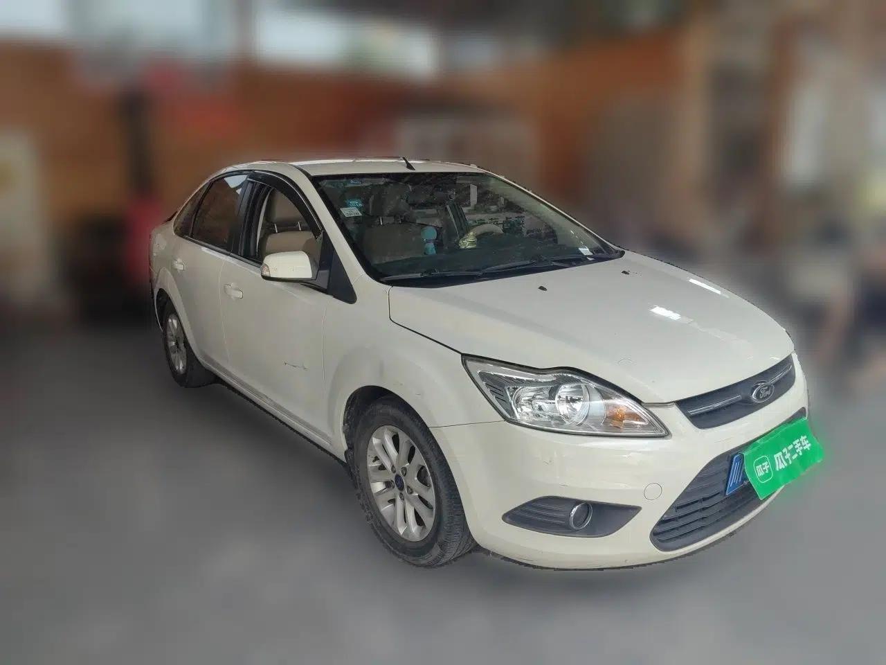 Ford Focus 2013 Sedan Classic 1.8L Manual Base Model — миниатюра 3