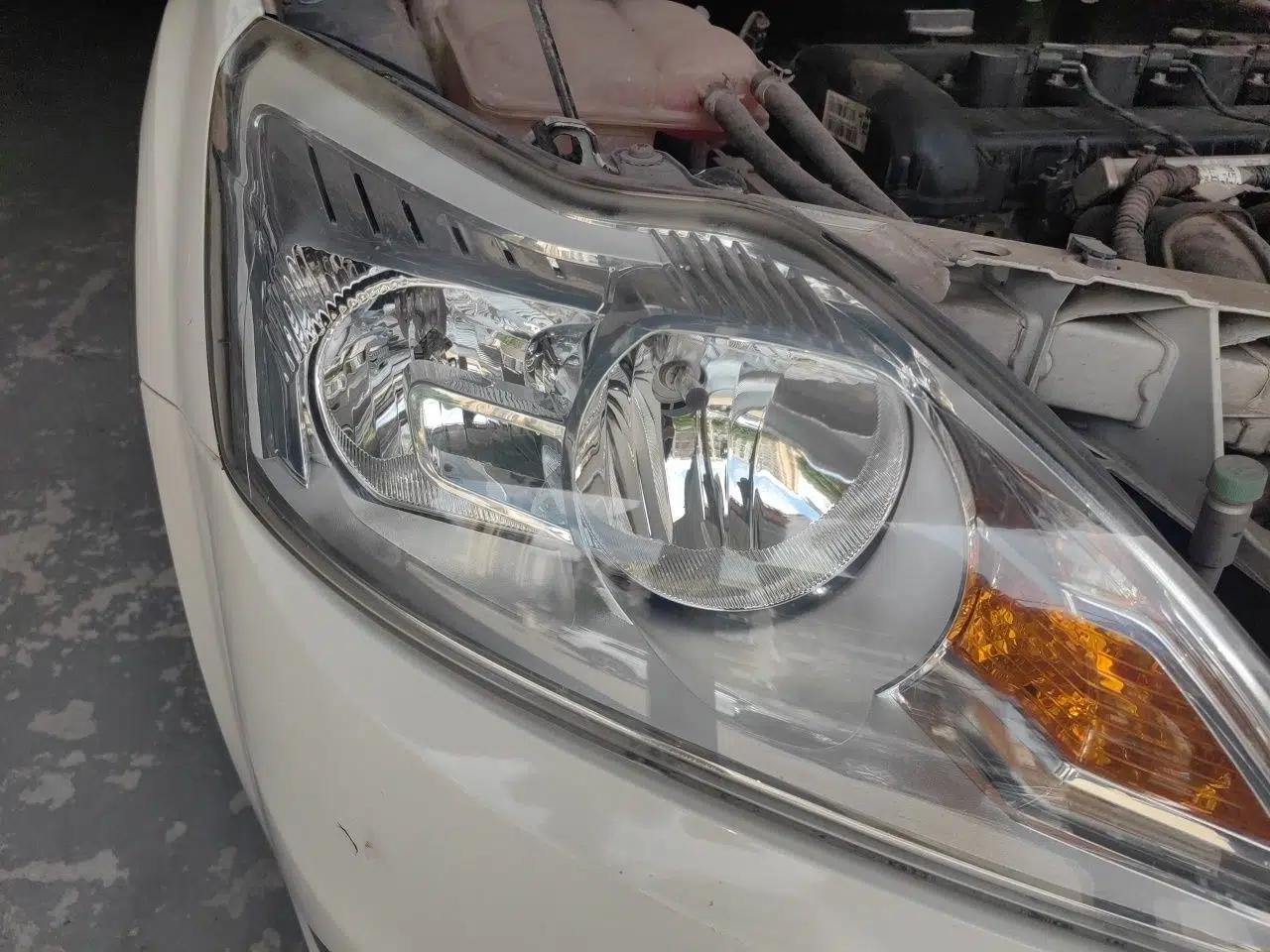 Ford Focus 2013 Sedan Classic 1.8L Manual Base Model — миниатюра 7