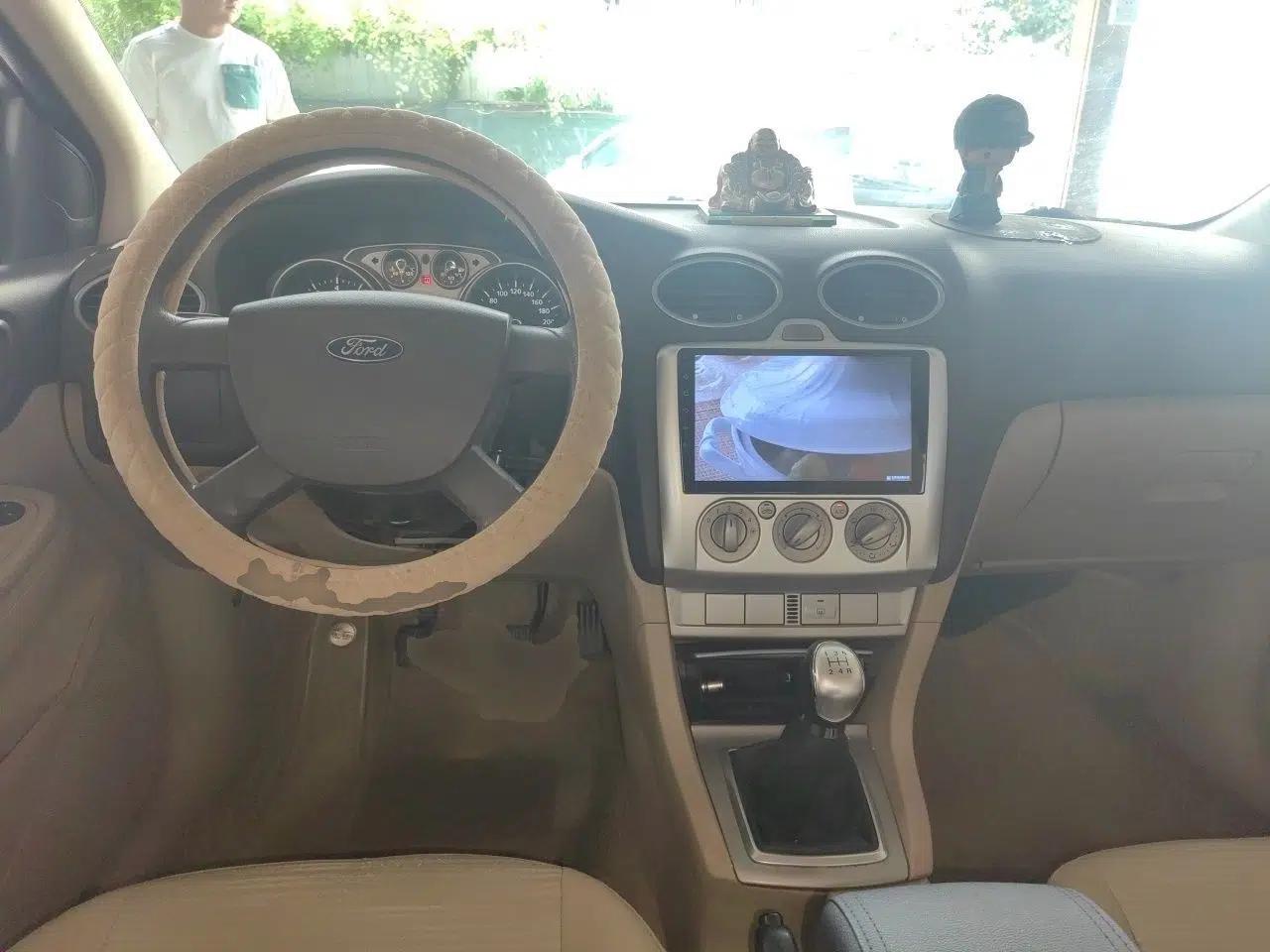 Ford Focus 2013 Sedan Classic 1.8L Manual Base Model — миниатюра 9