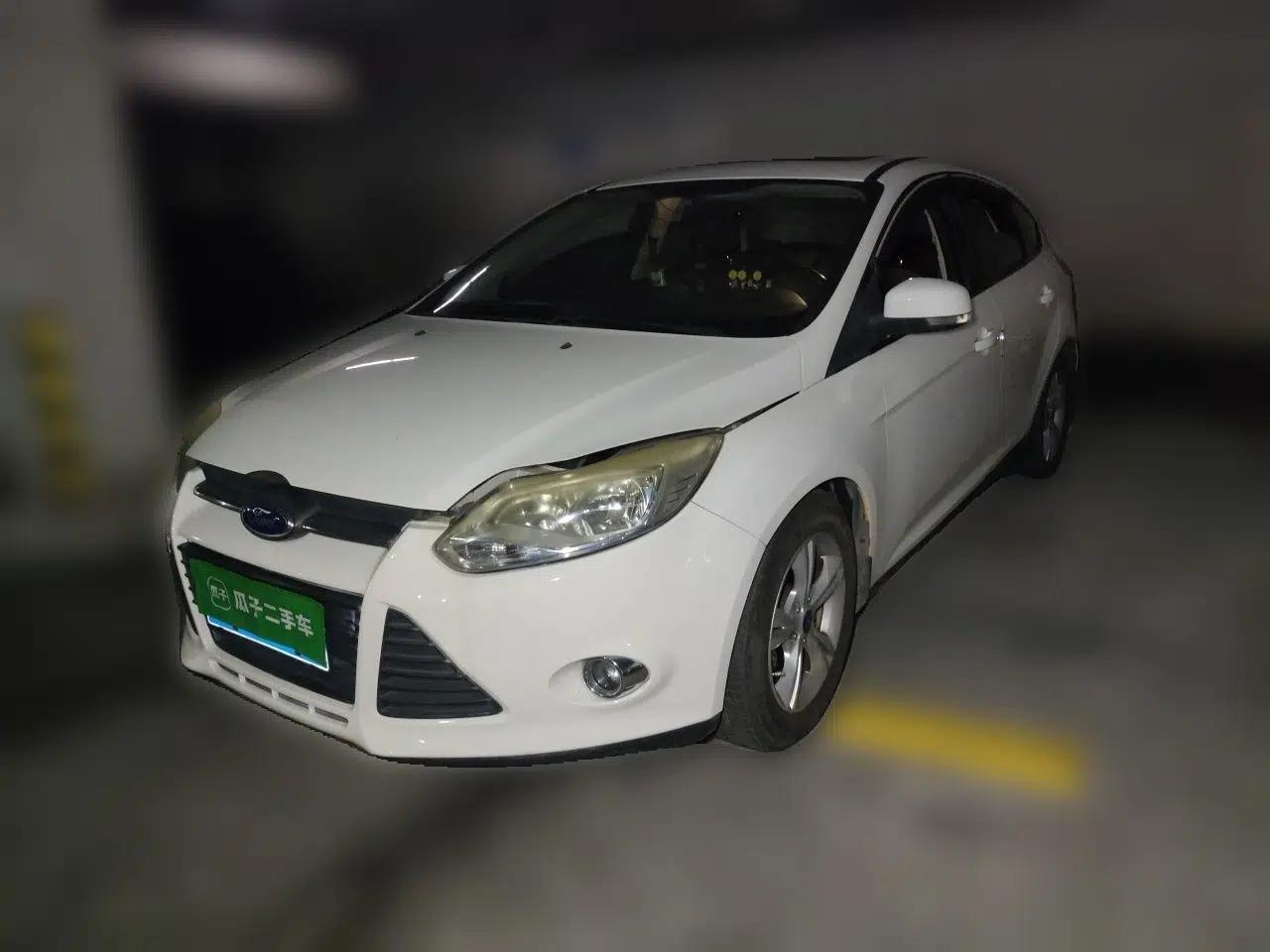 Ford Focus 2012 Hatchback 1.6L Automatic Fashion Edition — миниатюра 1