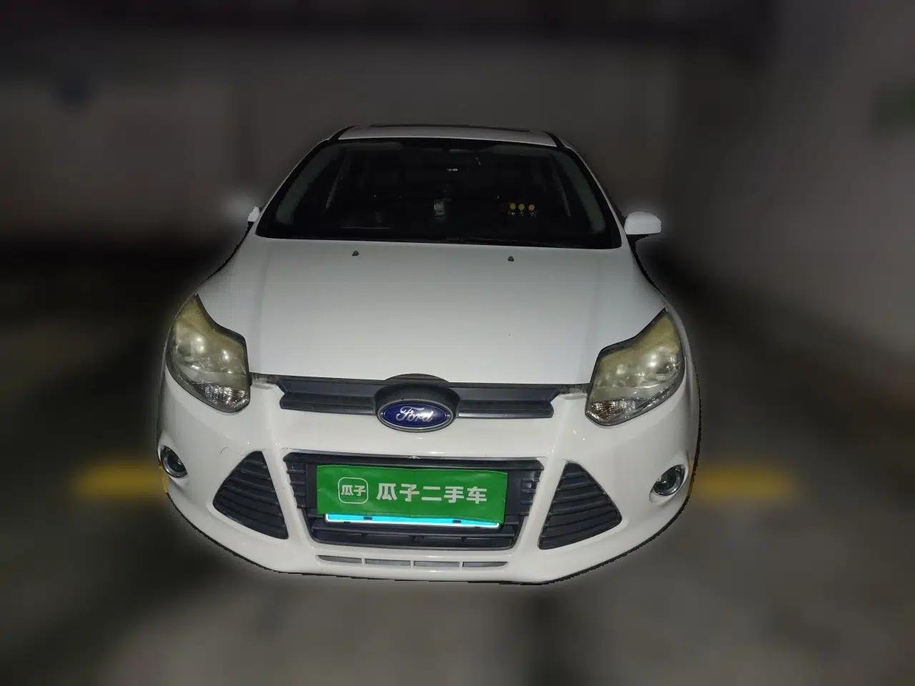 Ford Focus 2012 Hatchback 1.6L Automatic Fashion Edition — миниатюра 2