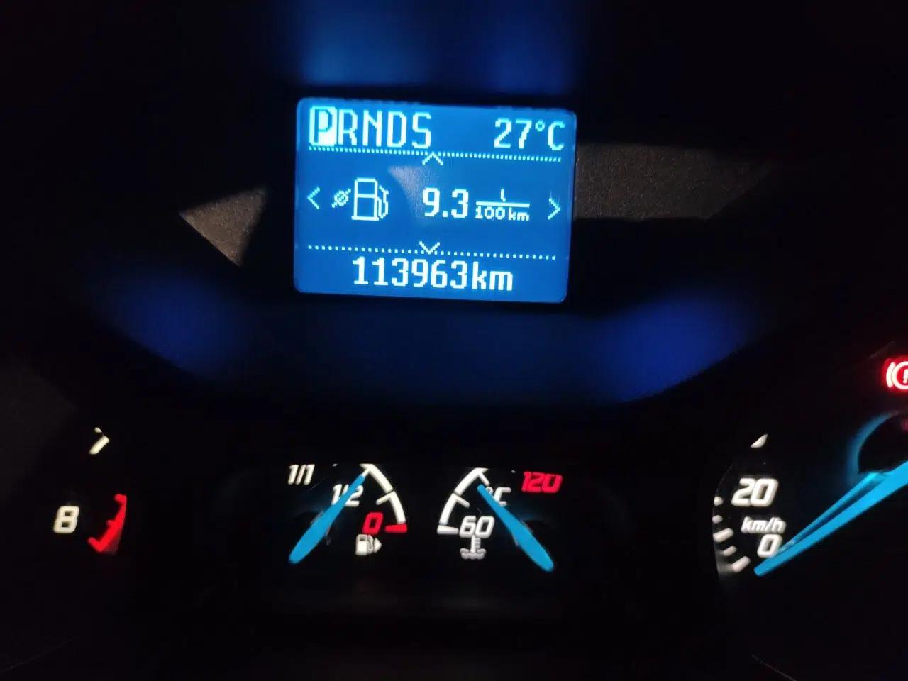 Ford Focus 2012 Hatchback 1.6L Automatic Fashion Edition — миниатюра 12