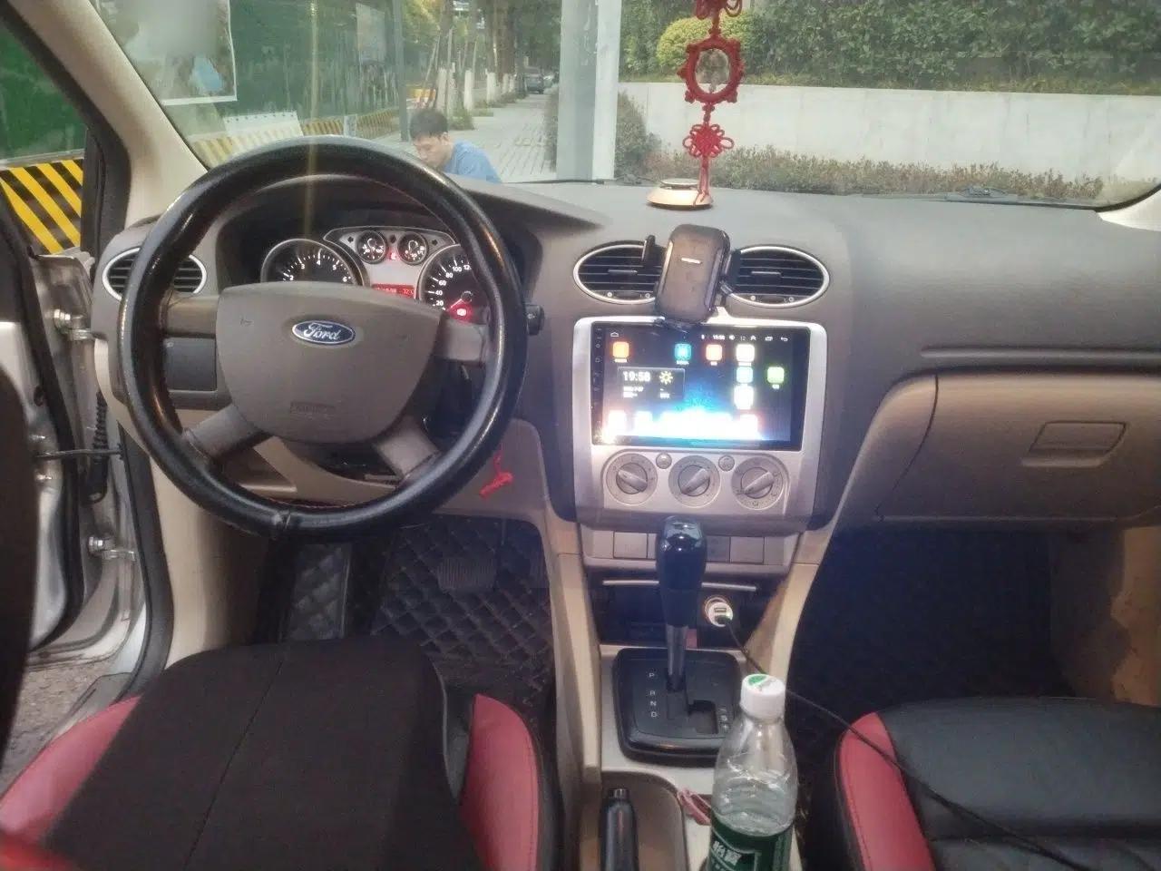 Ford Focus 2013 Sedan Classic 1.8L Automatic Millionth Anniversary Edition — миниатюра 9