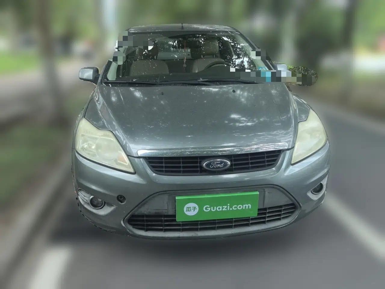 Ford Focus 2011 Sedan 1.8L Automatic Fashion Edition — миниатюра 2