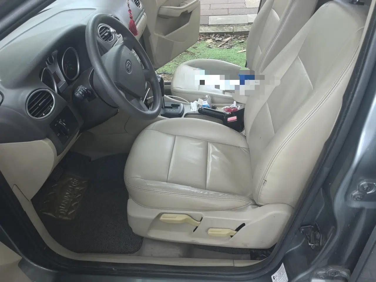 Ford Focus 2011 Sedan 1.8L Automatic Fashion Edition — миниатюра 15
