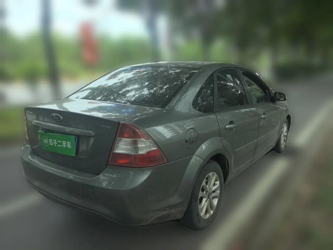 Ford Focus 2011 Sedan 1.8L Automatic Fashion Edition — миниатюра 6