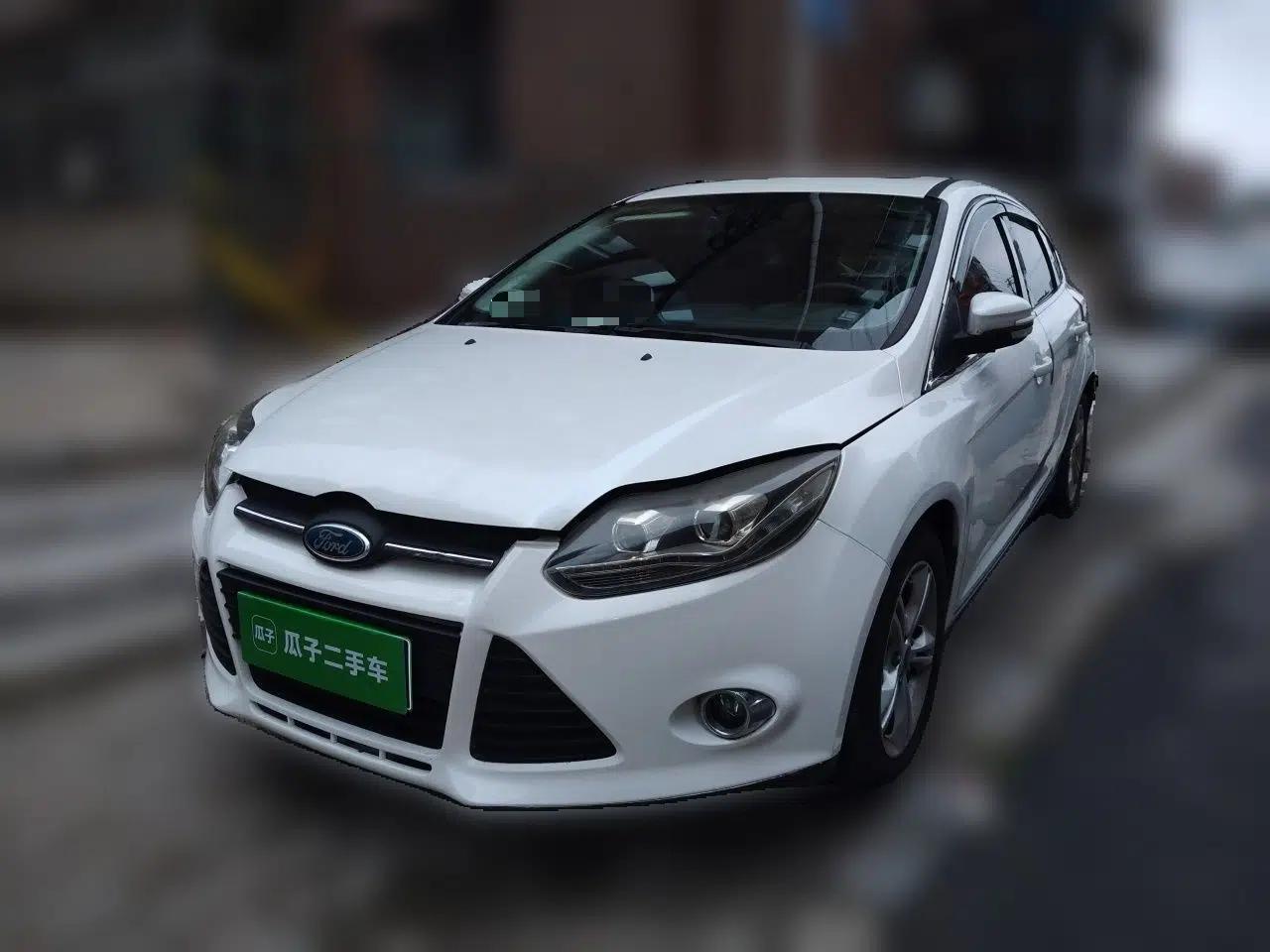 Ford Focus 2012 Hatchback 1.6L Automatic Fashion Edition — миниатюра 1