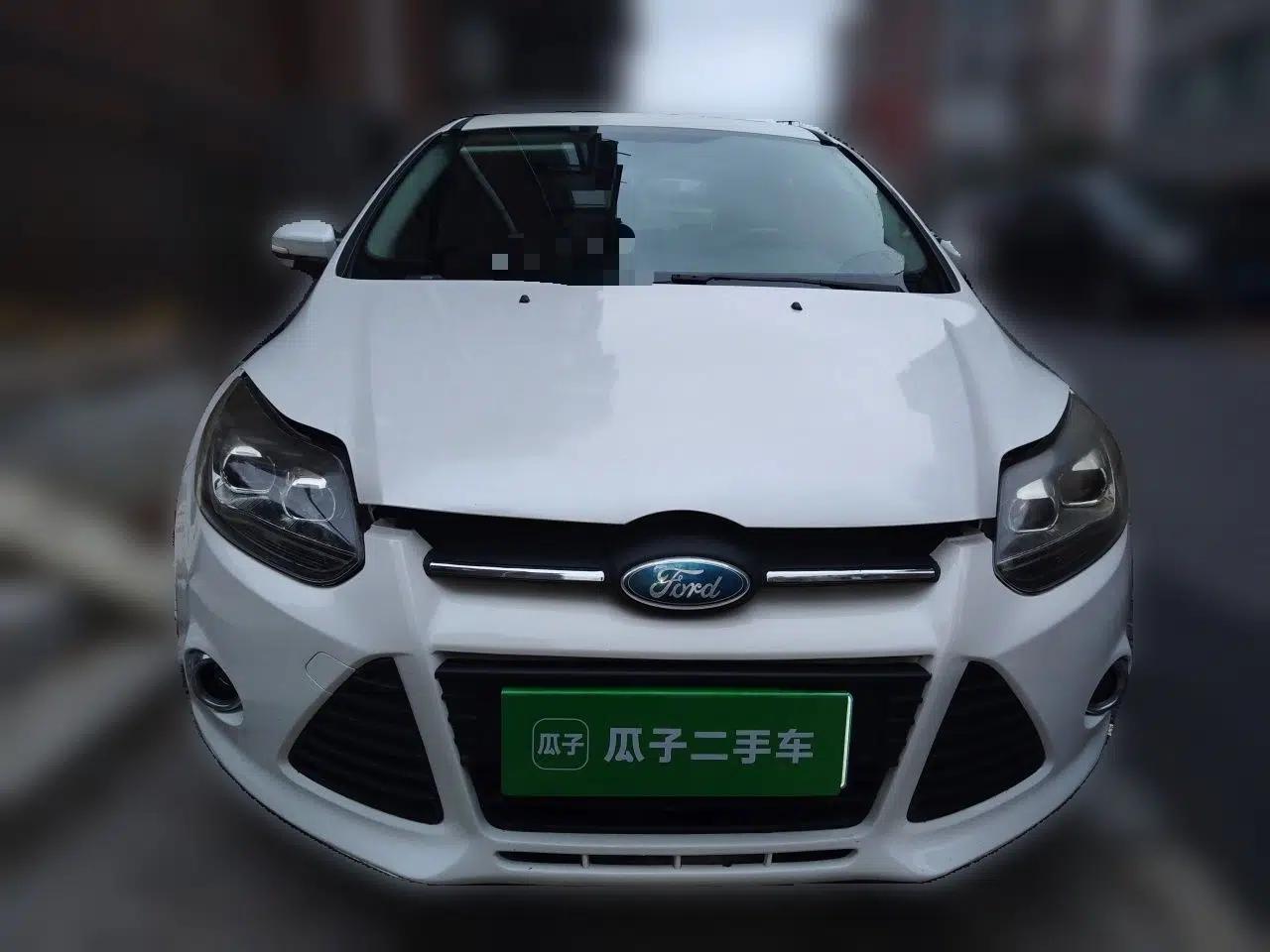 Ford Focus 2012 Hatchback 1.6L Automatic Fashion Edition — миниатюра 2