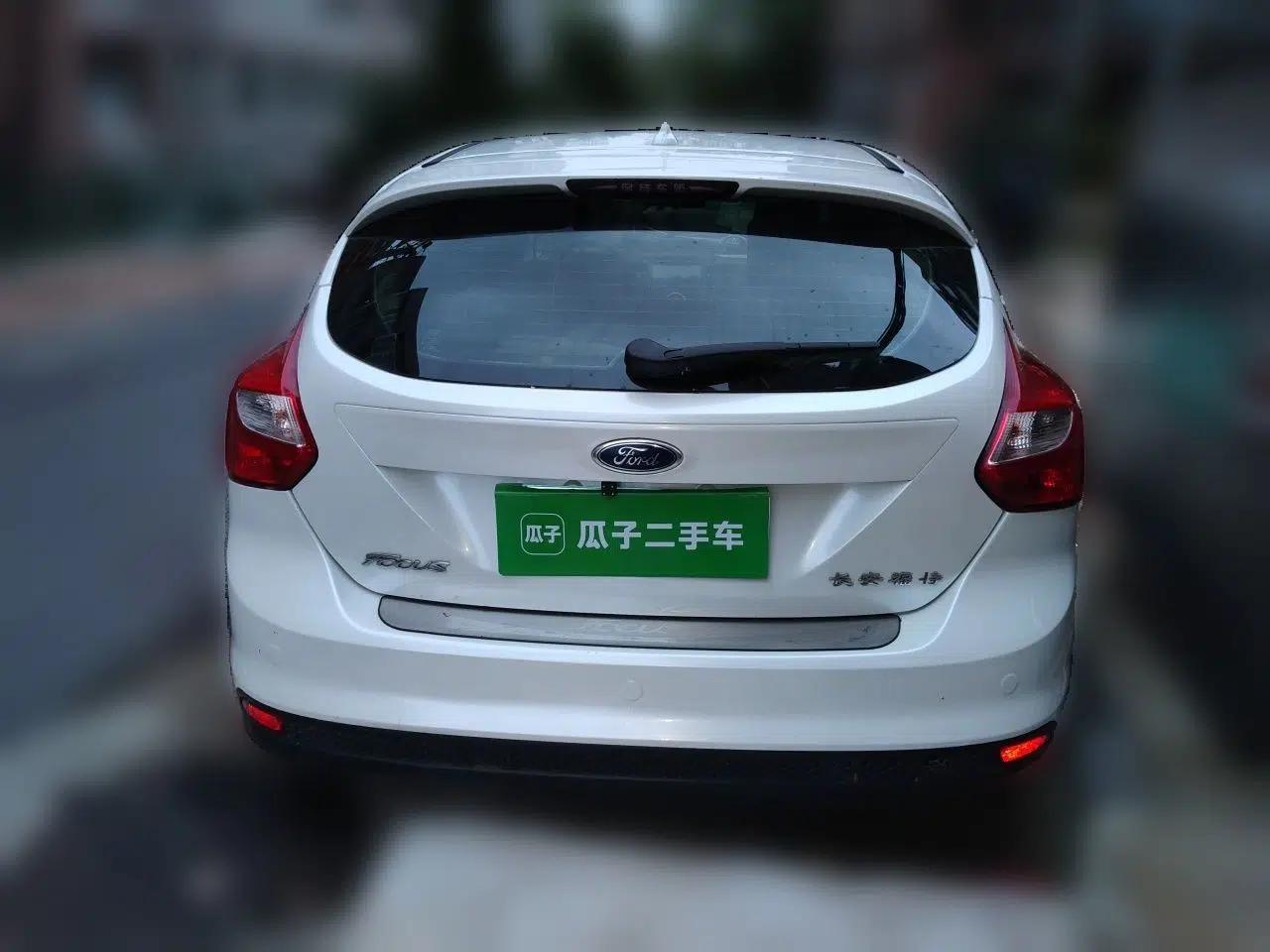 Ford Focus 2012 Hatchback 1.6L Automatic Fashion Edition — миниатюра 5
