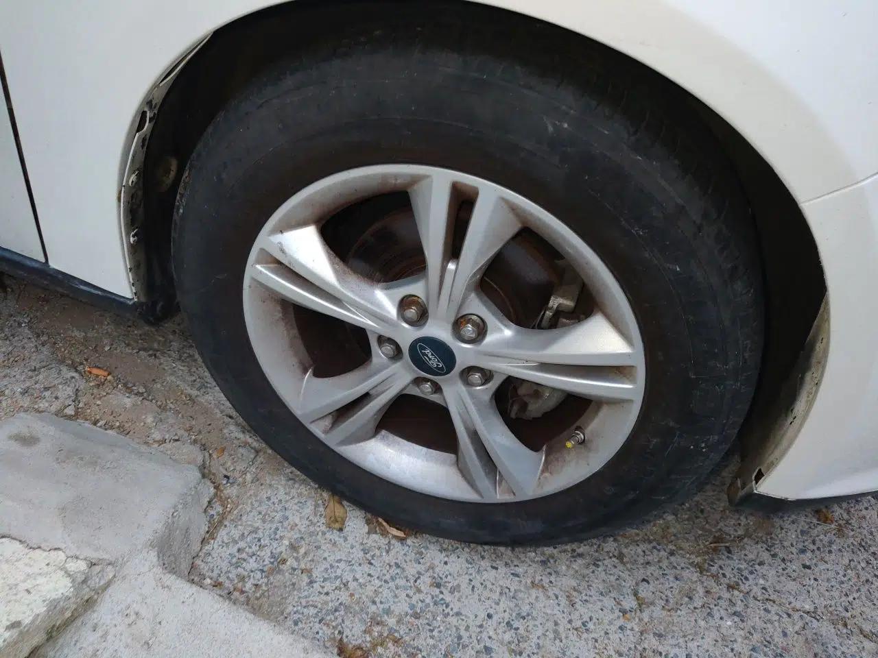 Ford Focus 2012 Hatchback 1.6L Automatic Fashion Edition — миниатюра 8