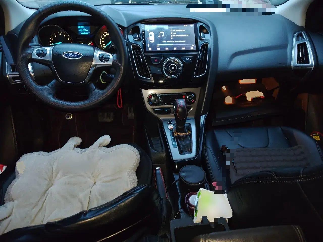 Ford Focus 2012 Hatchback 1.6L Automatic Fashion Edition — миниатюра 9