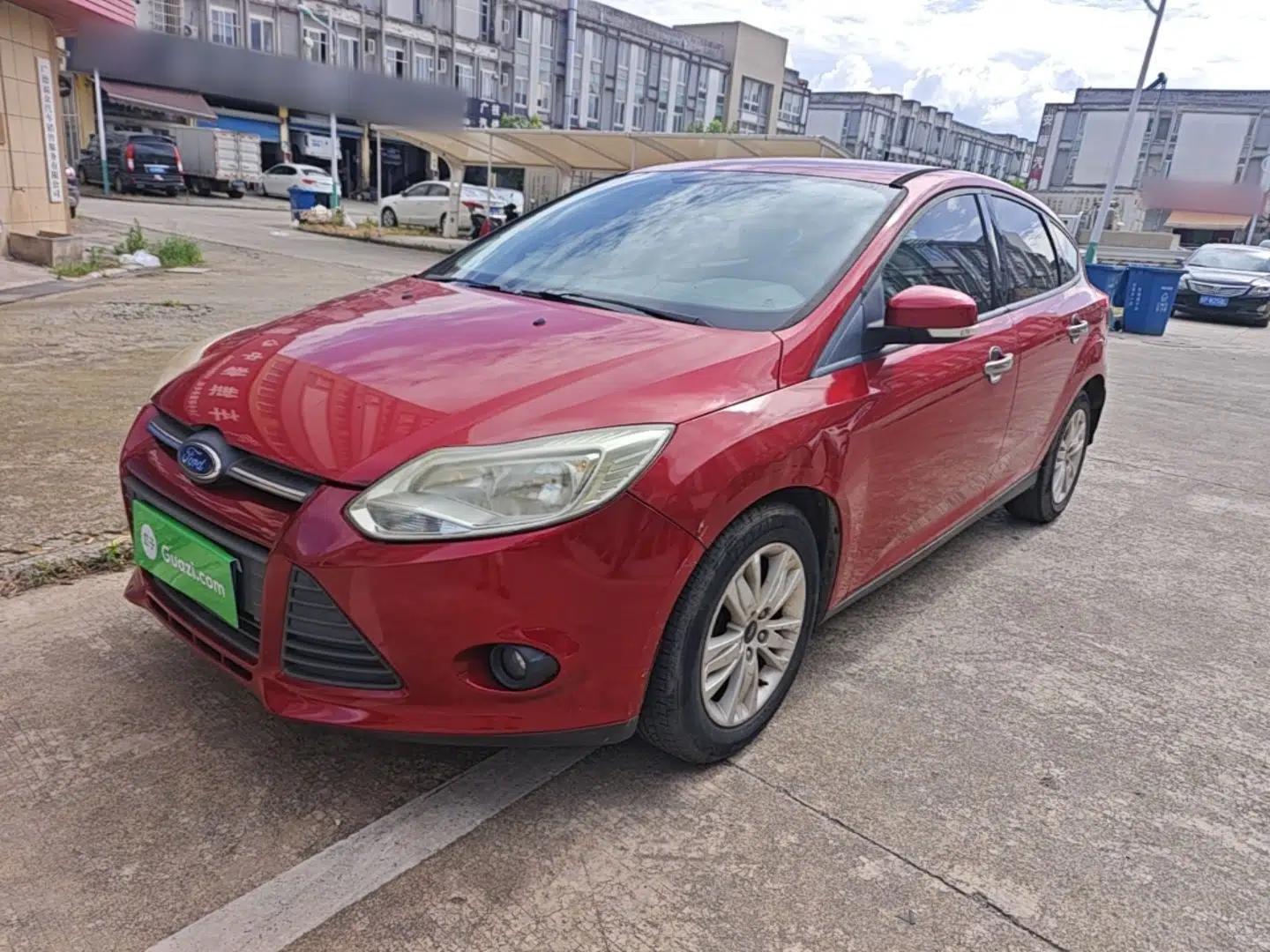 Ford Focus 2012 Hatchback 1.6L Manual Comfort Model — миниатюра 1