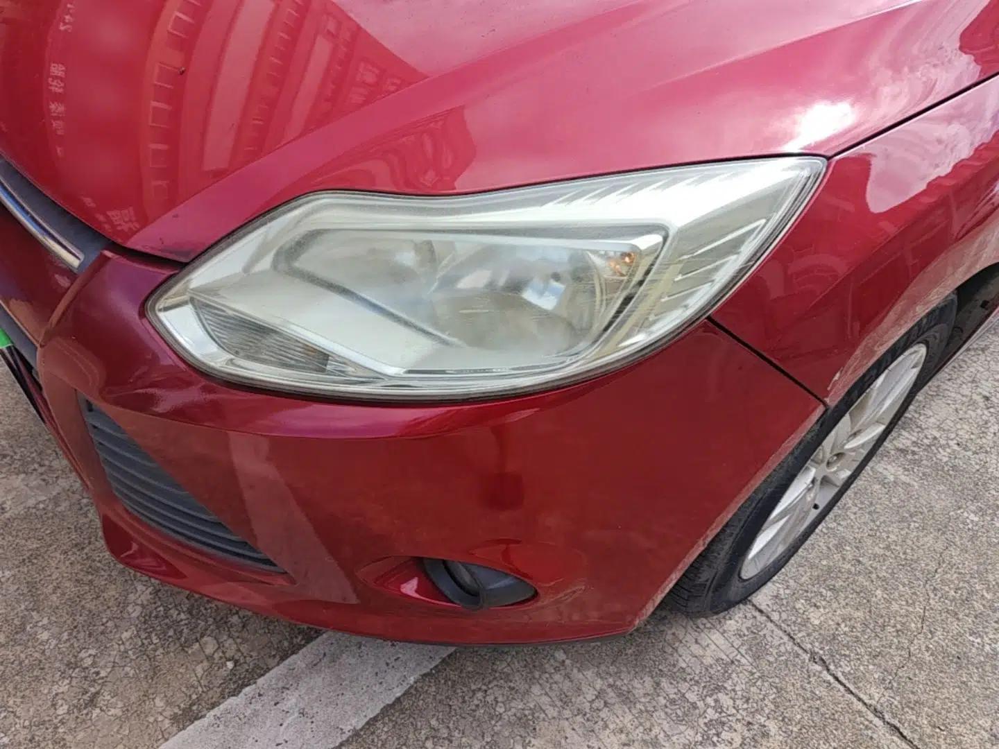 Ford Focus 2012 Hatchback 1.6L Manual Comfort Model — миниатюра 8