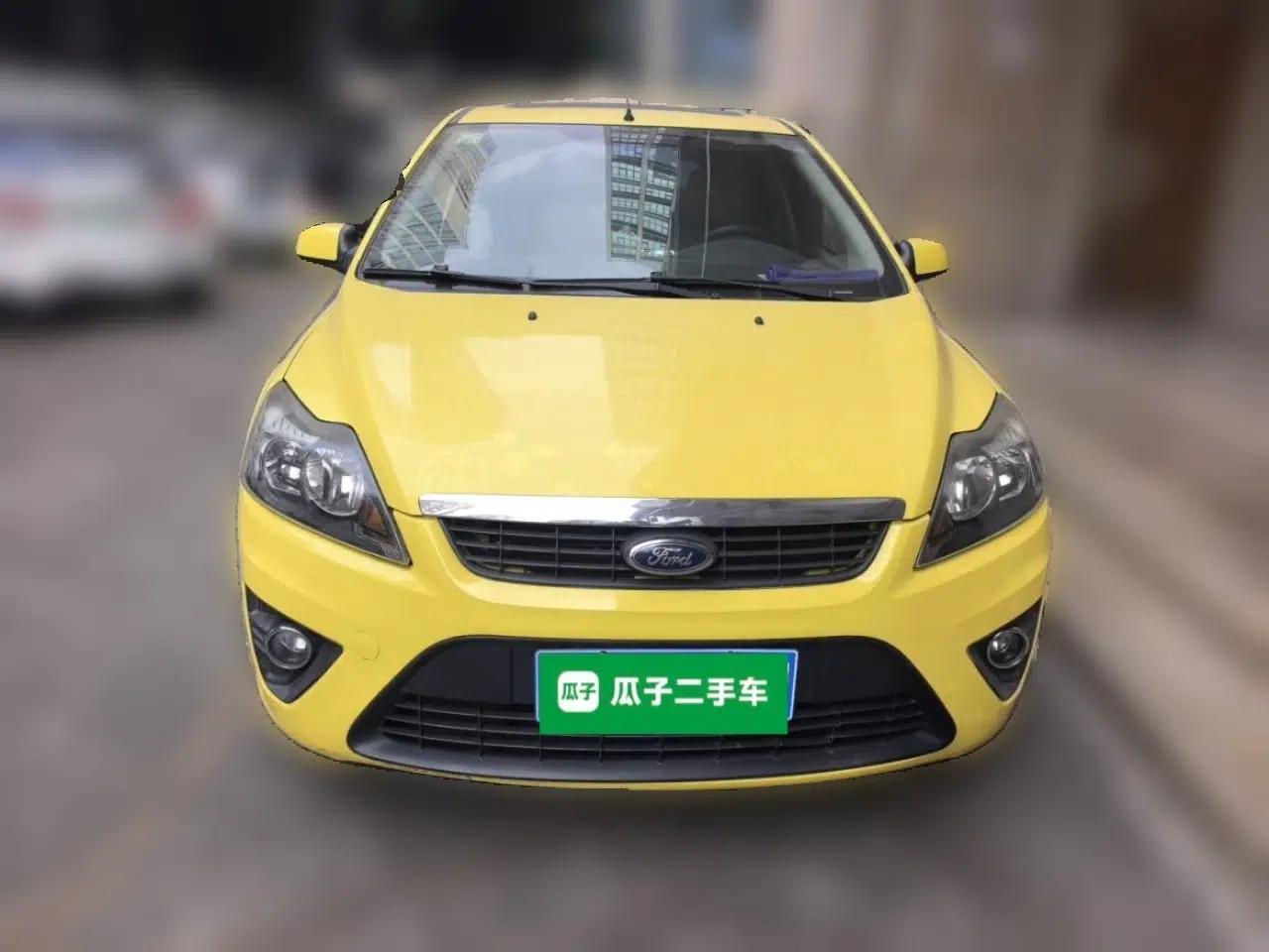 Ford Focus 2011 Hatchback 1.8L Automatic Fashion Edition — миниатюра 2
