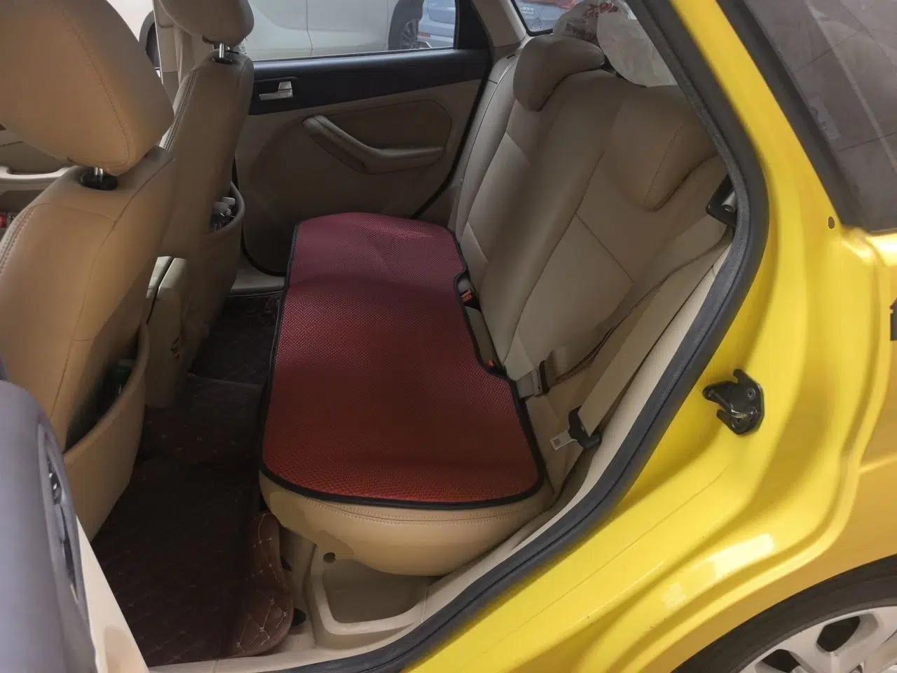 Ford Focus 2011 Hatchback 1.8L Automatic Fashion Edition — миниатюра 17