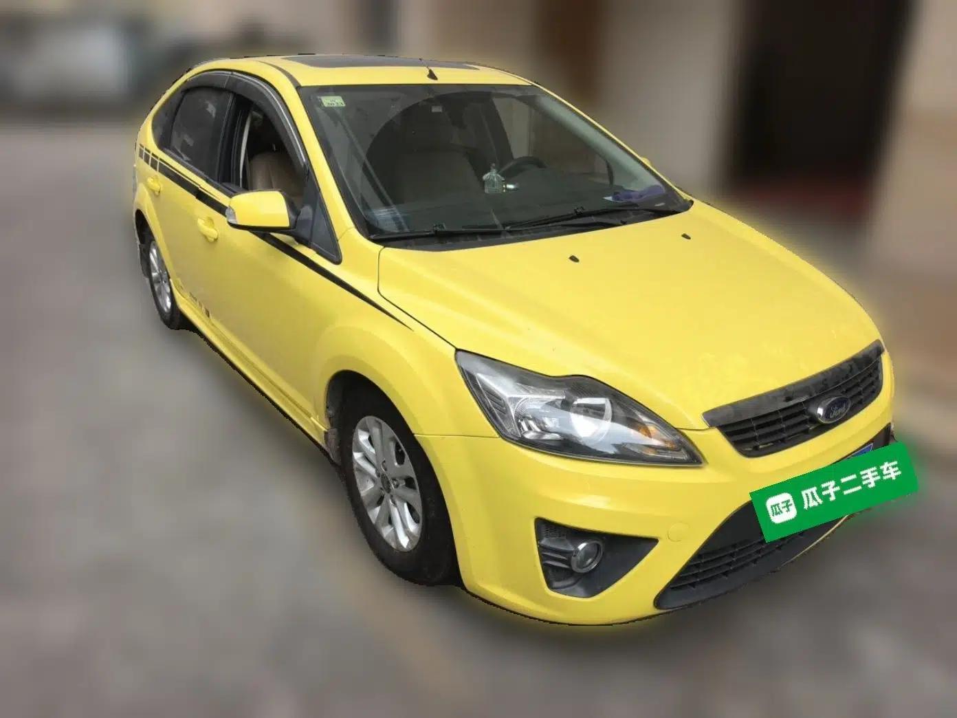 Ford Focus 2011 Hatchback 1.8L Automatic Fashion Edition — миниатюра 3