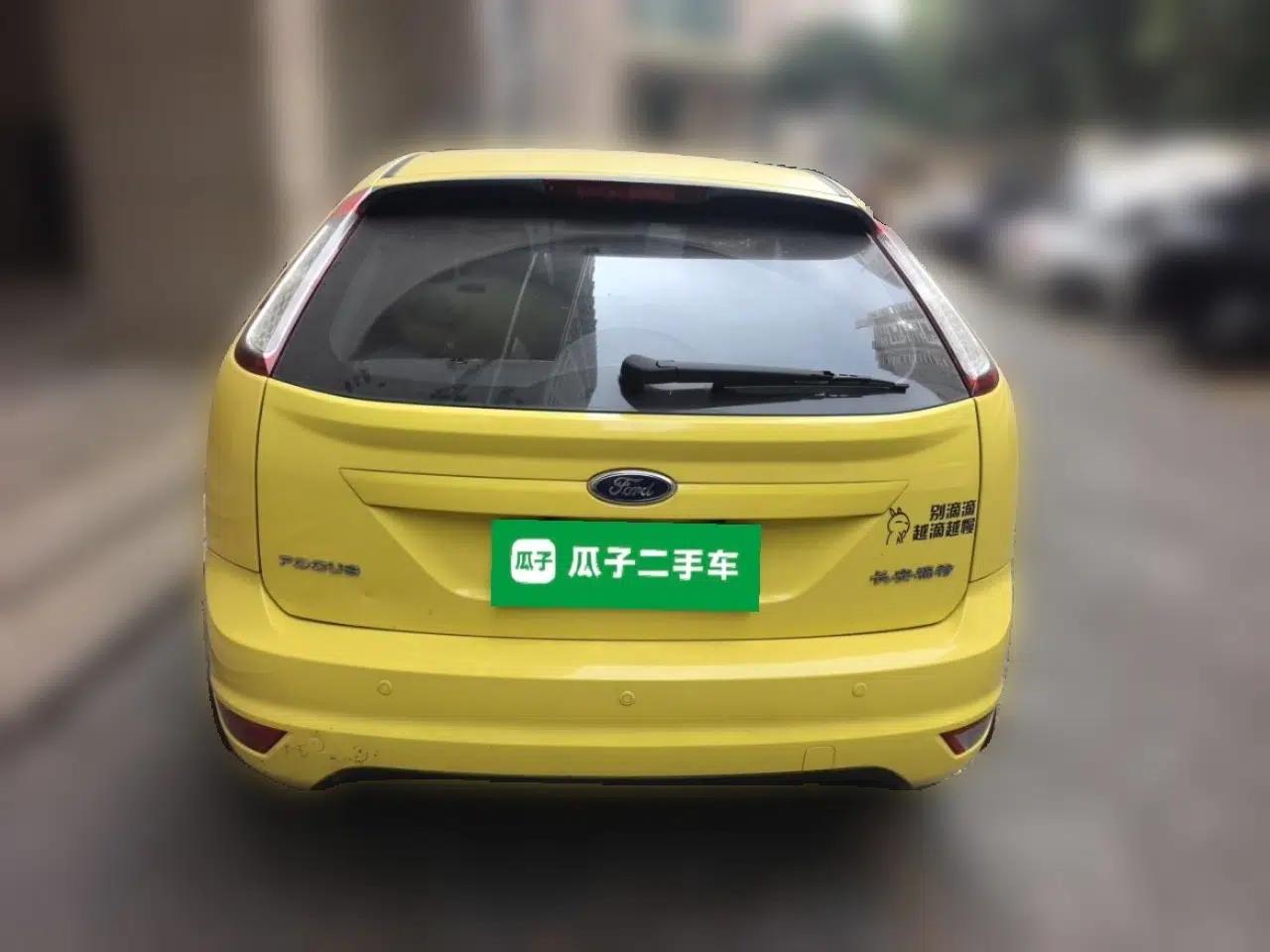 Ford Focus 2011 Hatchback 1.8L Automatic Fashion Edition — миниатюра 5