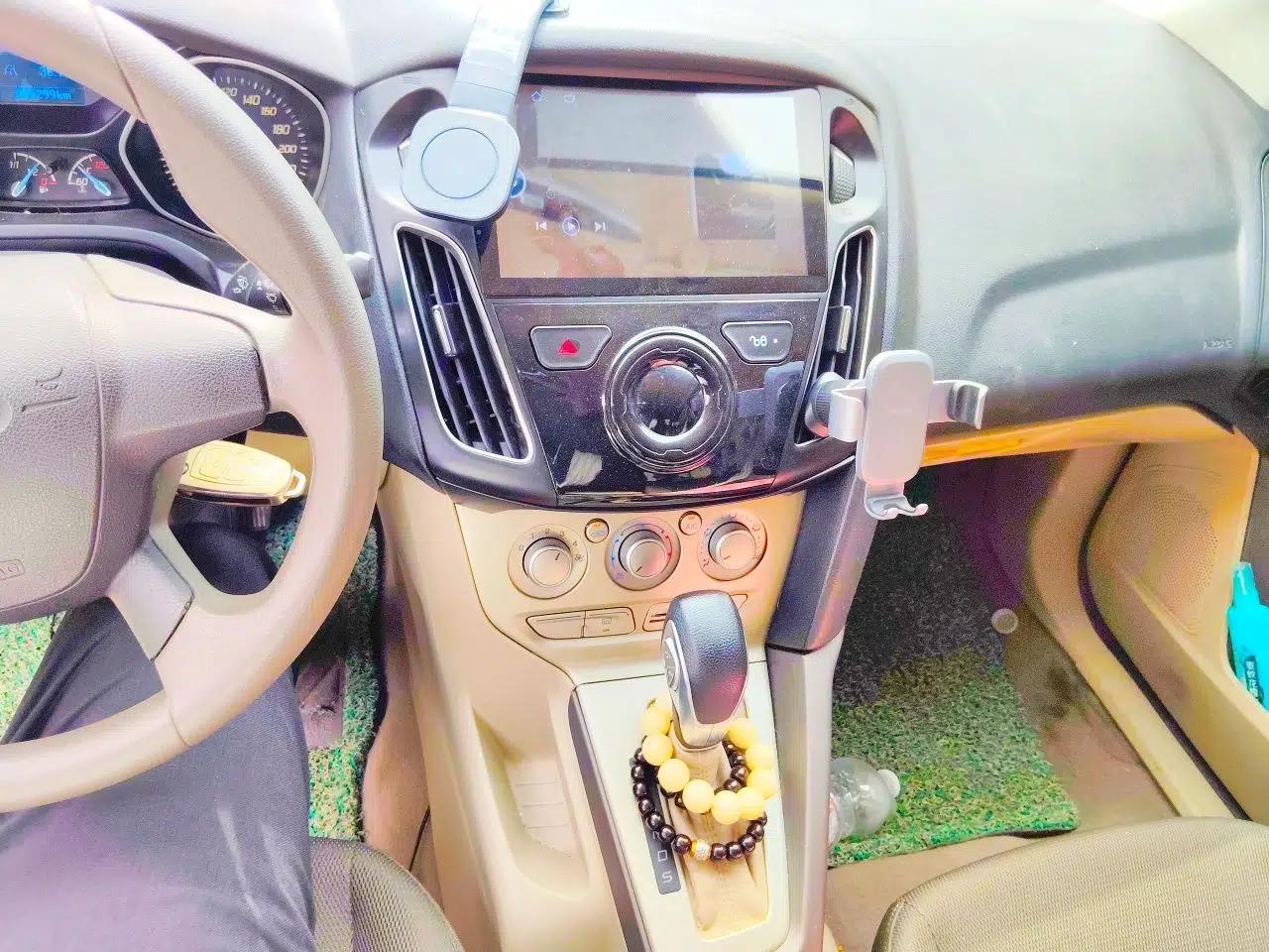 Ford Focus 2013 Sedan Classic 1.8L Automatic Base Model — миниатюра 13