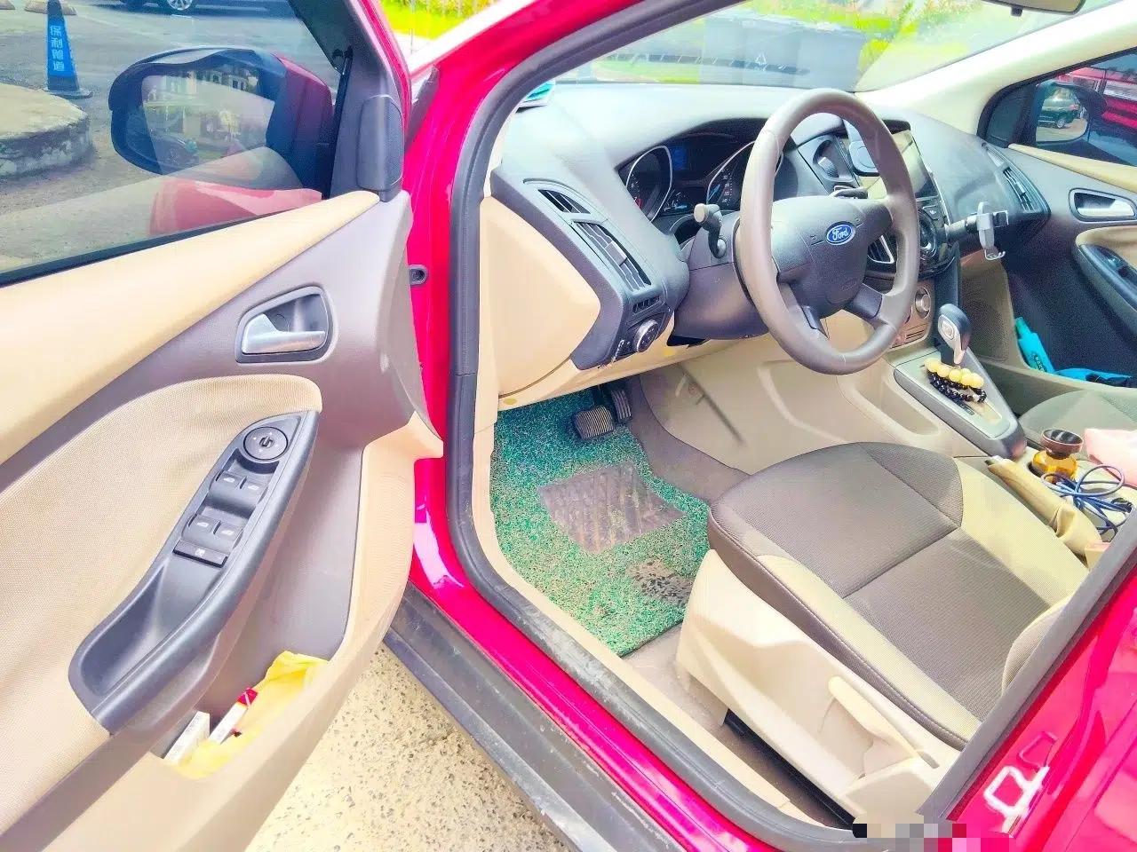 Ford Focus 2013 Sedan Classic 1.8L Automatic Base Model — миниатюра 16