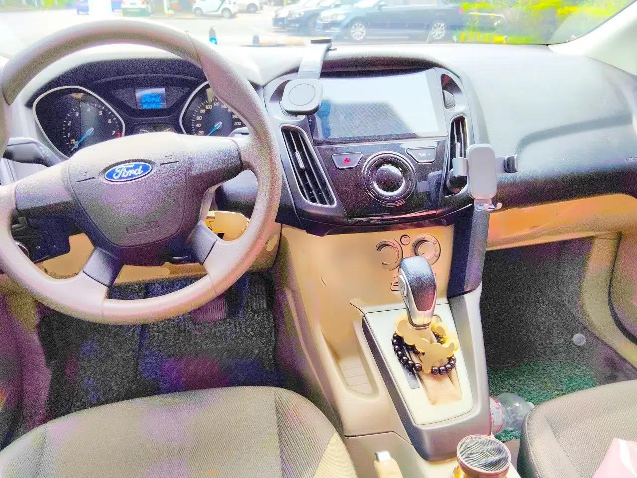Ford Focus 2013 Sedan Classic 1.8L Automatic Base Model — миниатюра 9