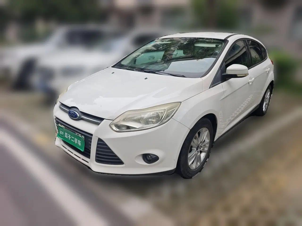 Ford Focus 2012 Hatchback 1.6L Automatic Comfort Model — миниатюра 1