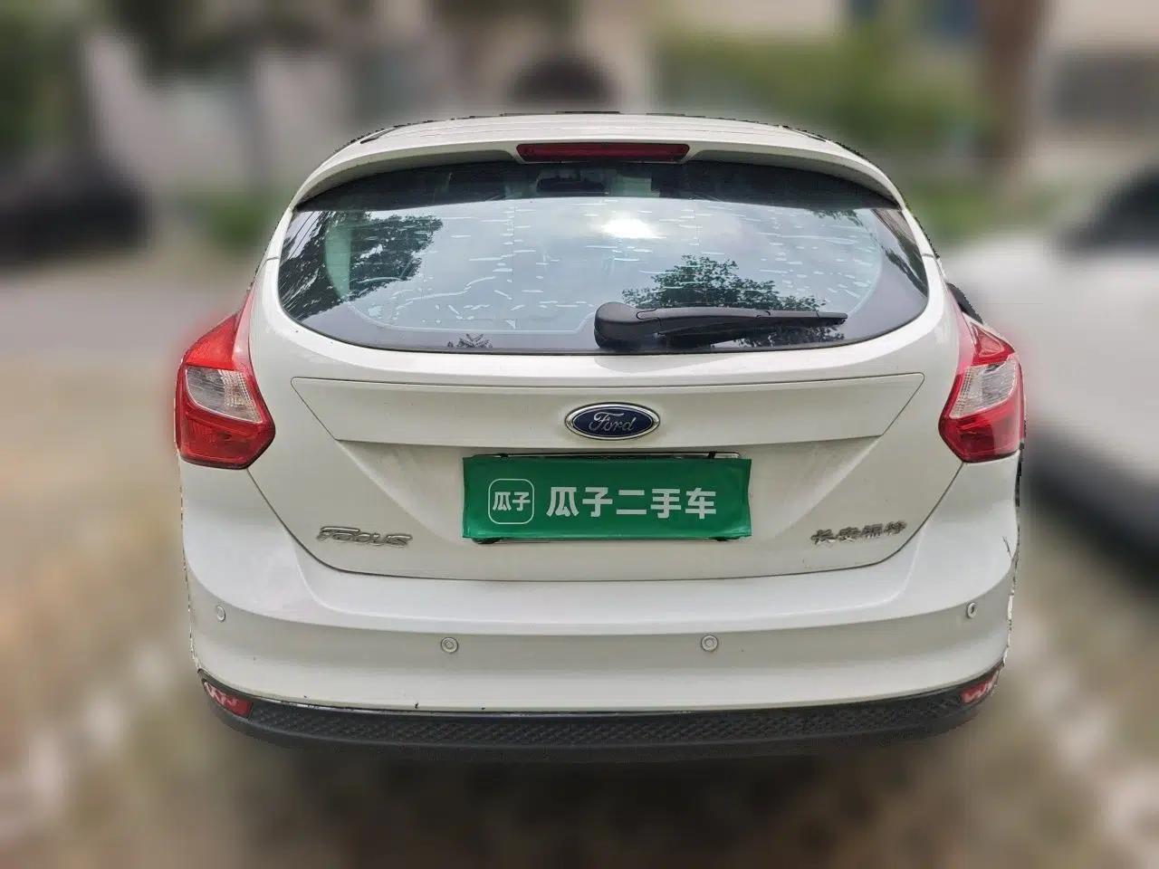 Ford Focus 2012 Hatchback 1.6L Automatic Comfort Model — миниатюра 5