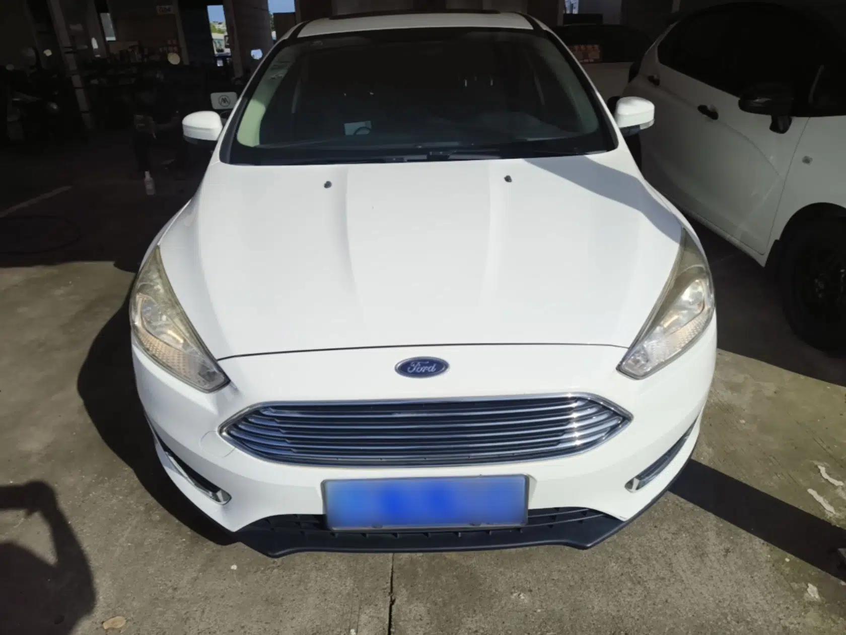 Ford Focus 2015 Sedan 1.6L Automatic Trend Model — миниатюра 2